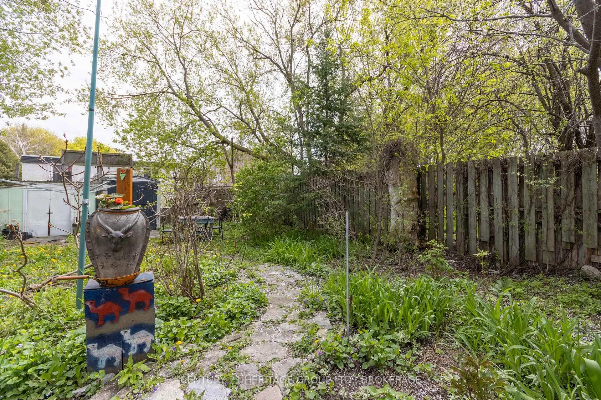 Photo 35 of 126 Charles Street, Kingston, East of Sir John A. Blvd — HOMEH