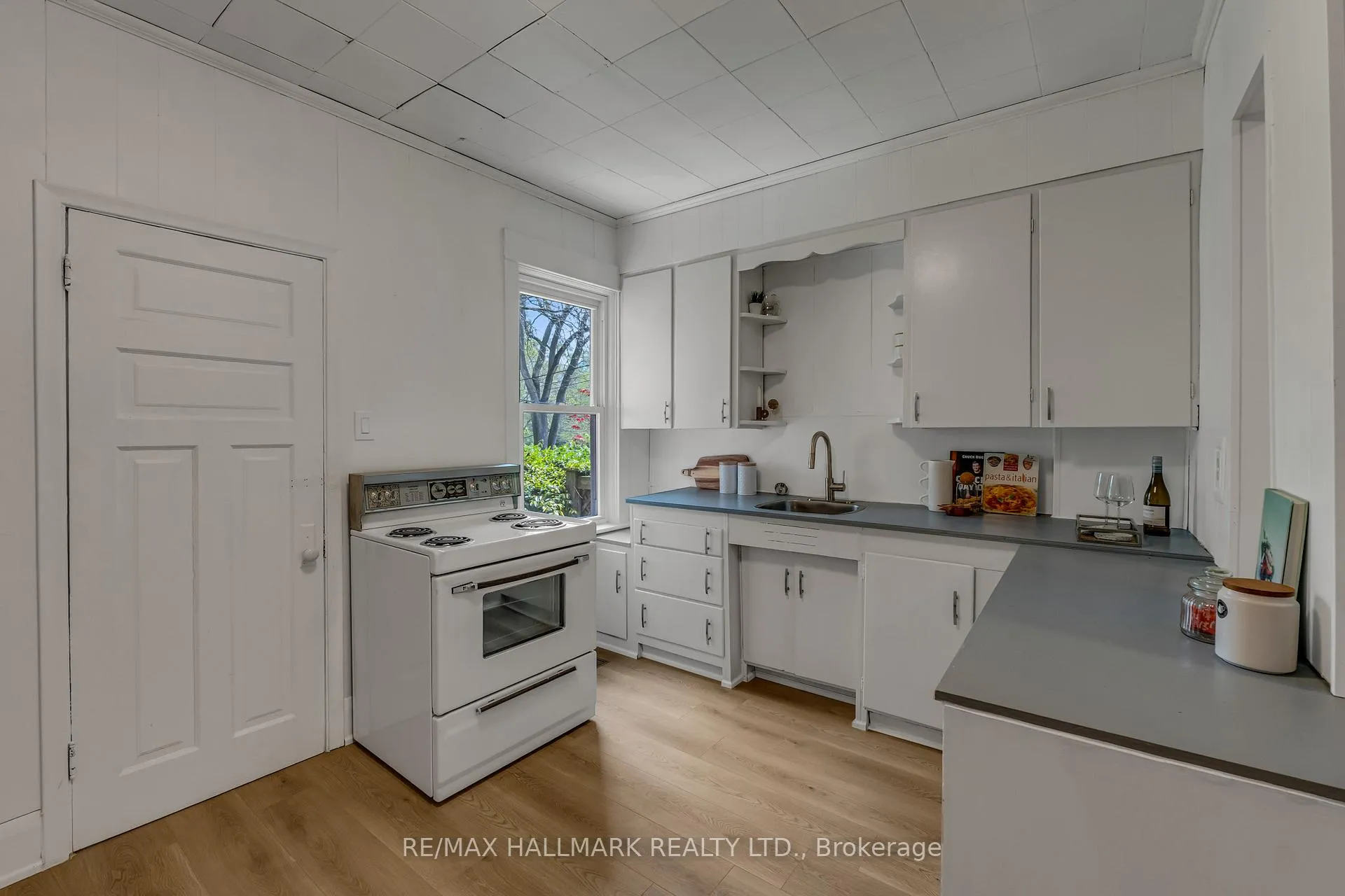 Photo 13 of 49 Ravina Crescent, Toronto, Blake-Jones — HOMEH