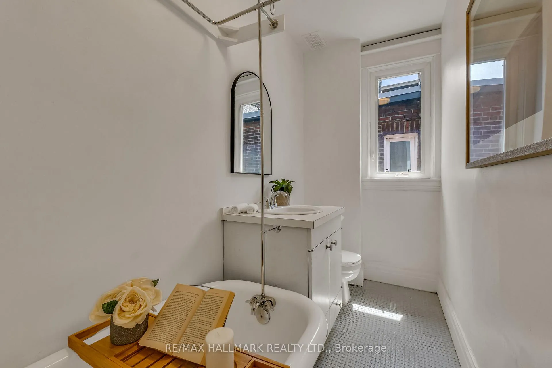 Photo 26 of 49 Ravina Crescent, Toronto, Blake-Jones — HOMEH