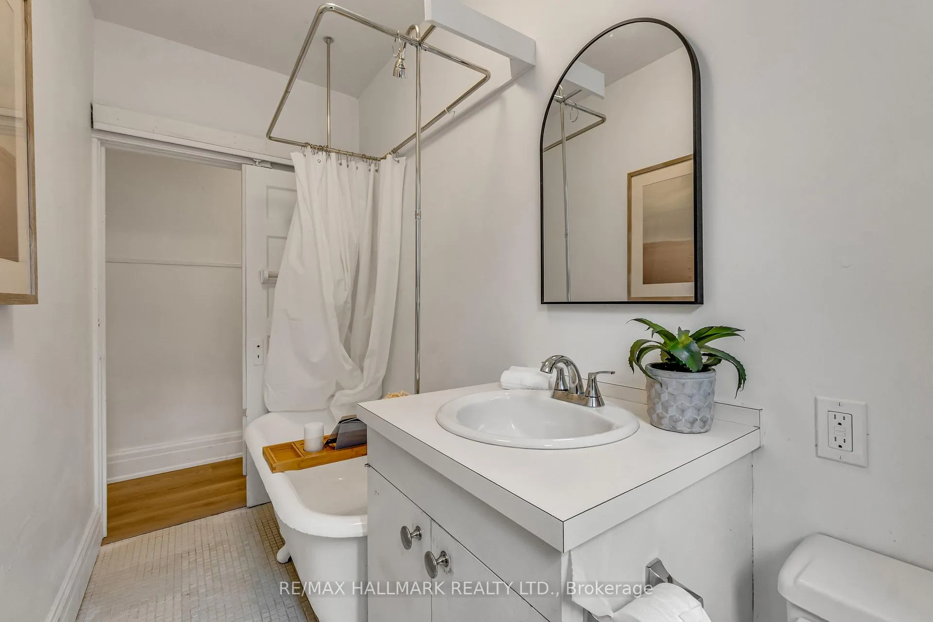 Photo 27 of 49 Ravina Crescent, Toronto, Blake-Jones — HOMEH