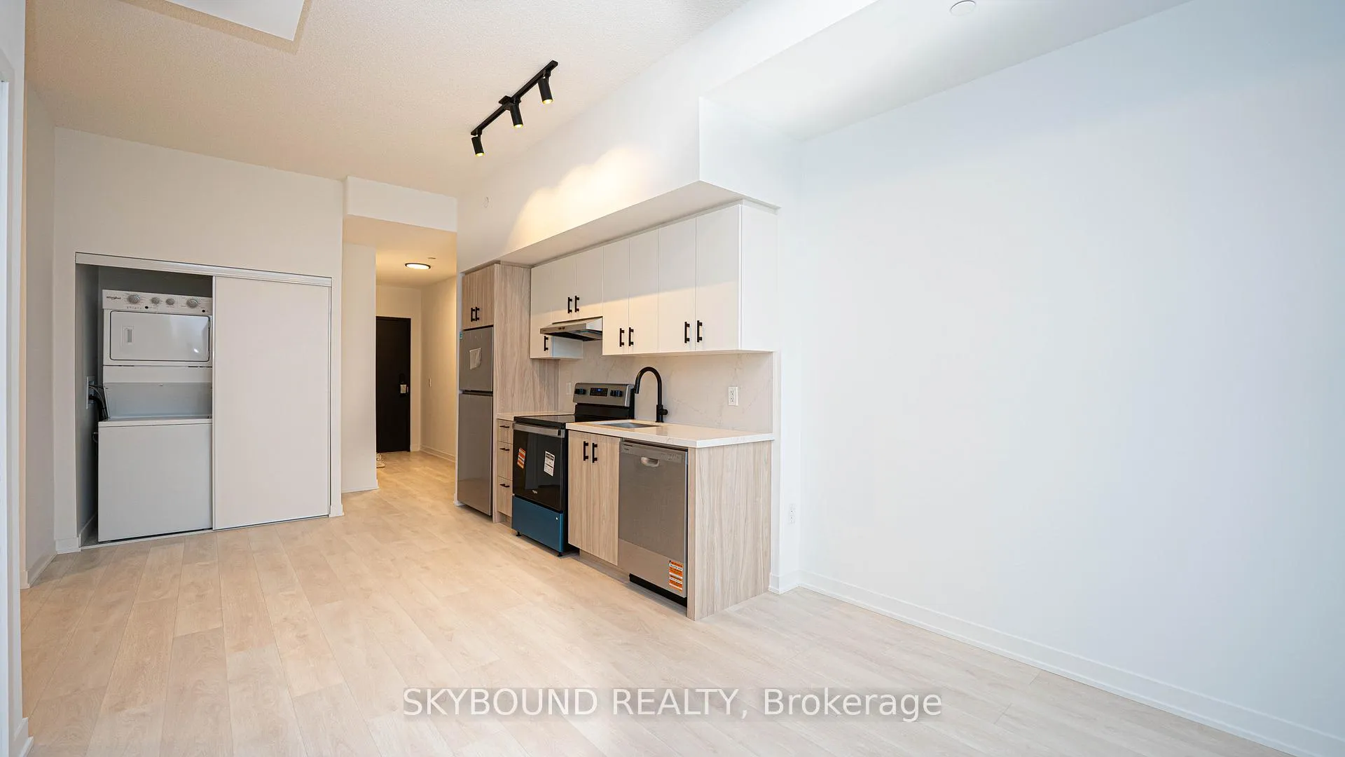 Photo 8 of Unit 336, 4878 Powers Common, Burlington, Alton — HOMEH