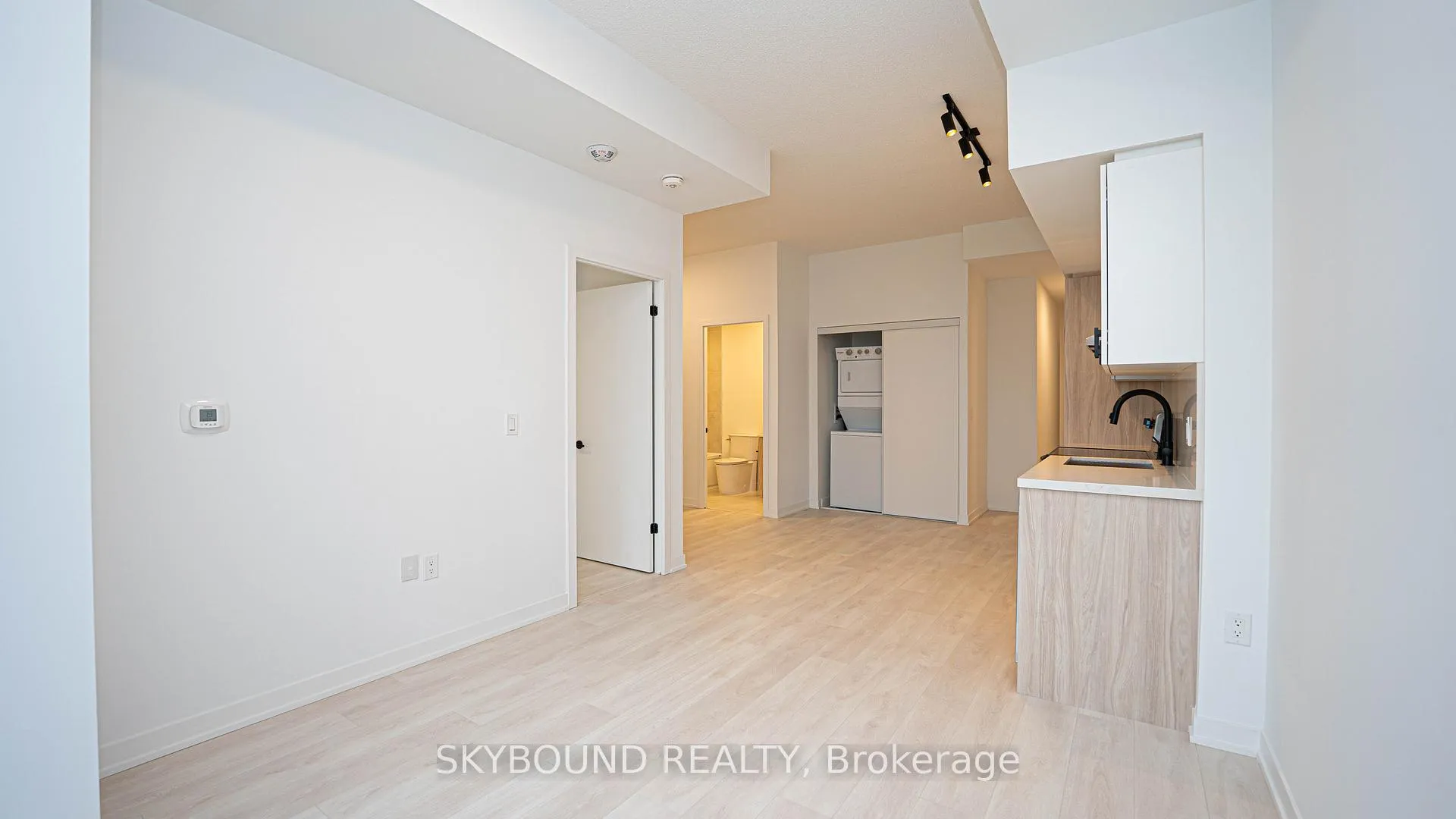 Photo 9 of Unit 336, 4878 Powers Common, Burlington, Alton — HOMEH