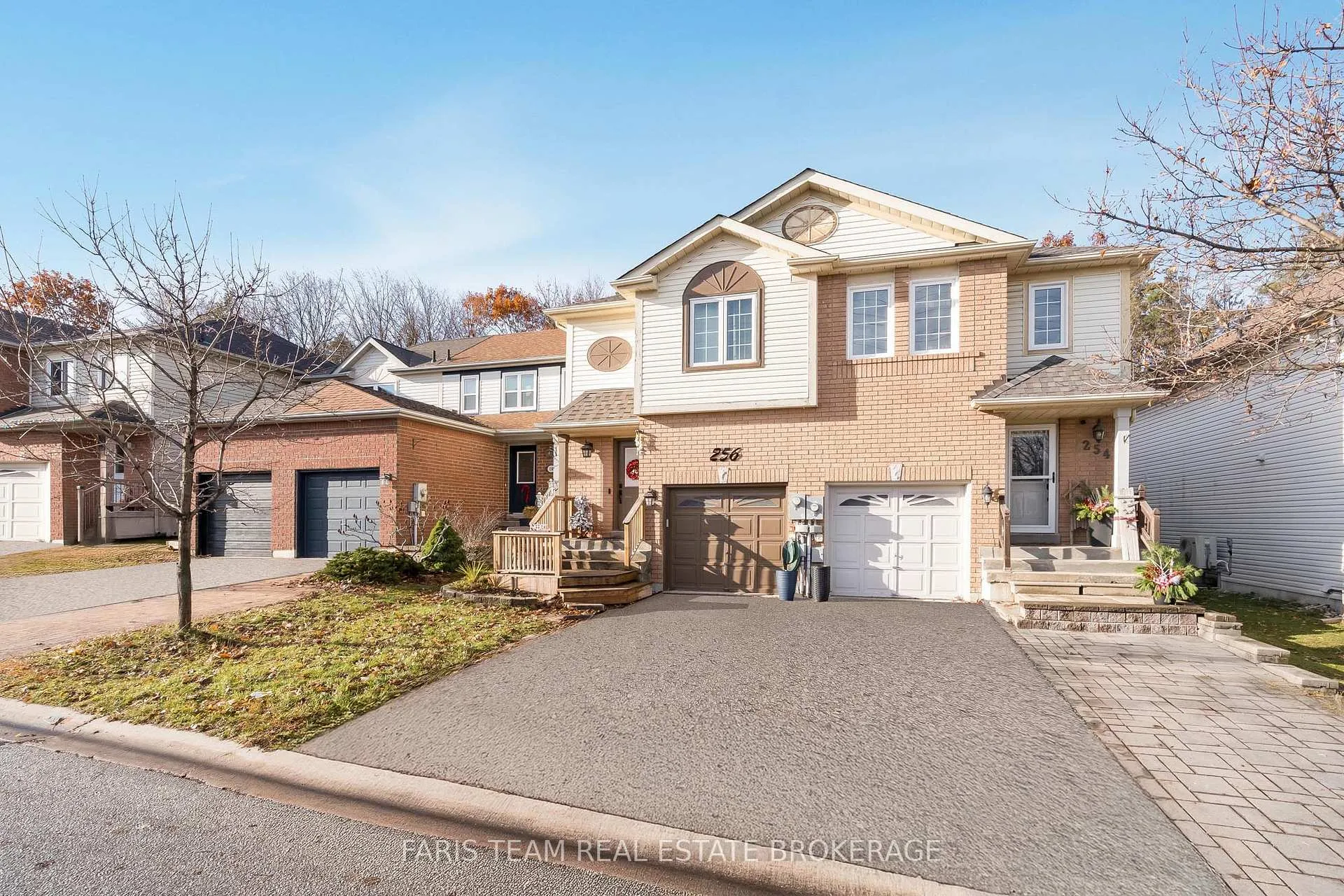 Photo 3 of 256 Ferndale Drive S, Barrie, Ardagh — HOMEH