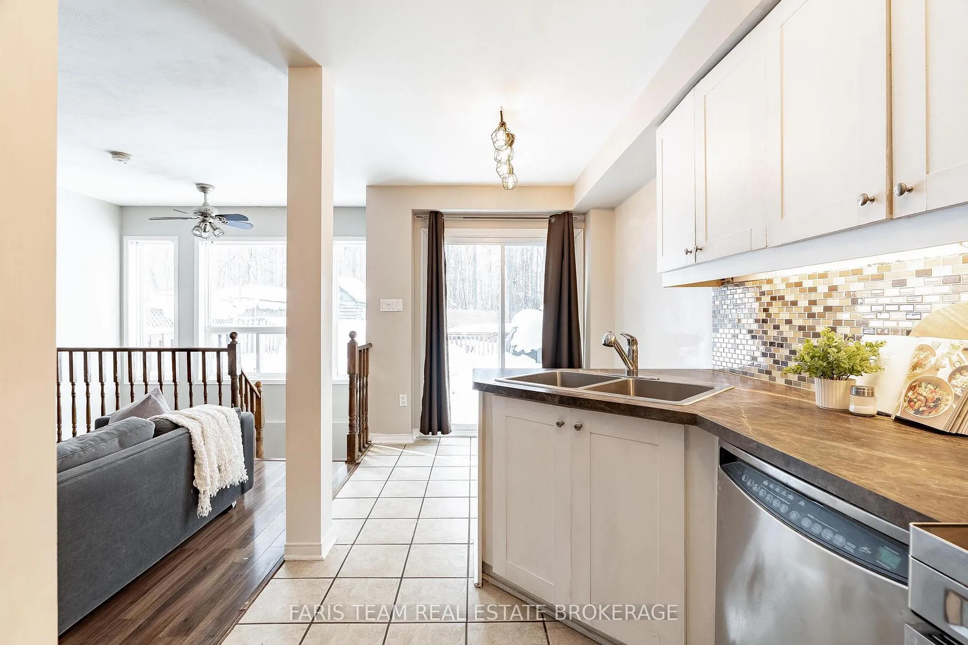 Photo 9 of 256 Ferndale Drive S, Barrie, Ardagh — HOMEH