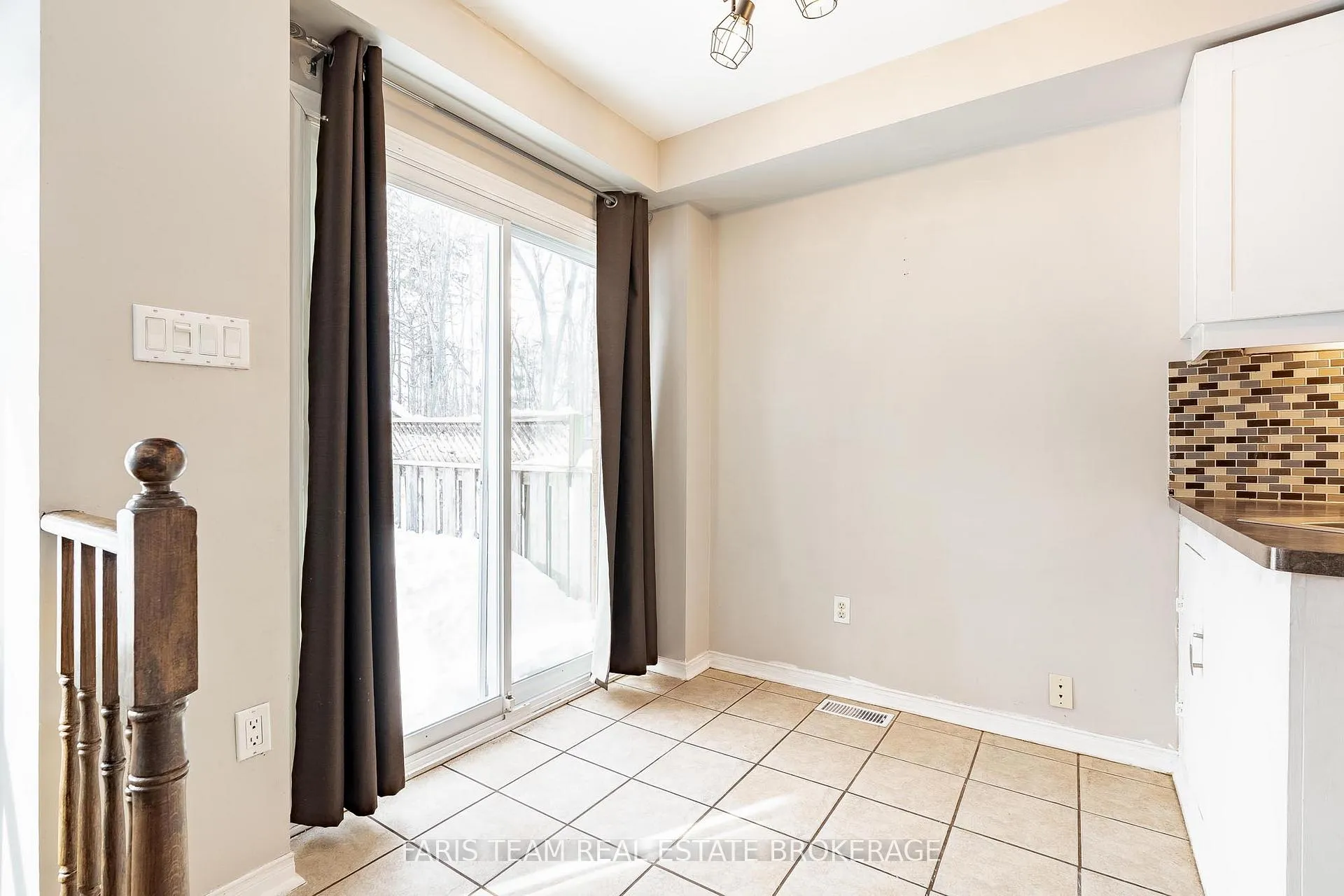 Photo 10 of 256 Ferndale Drive S, Barrie, Ardagh — HOMEH
