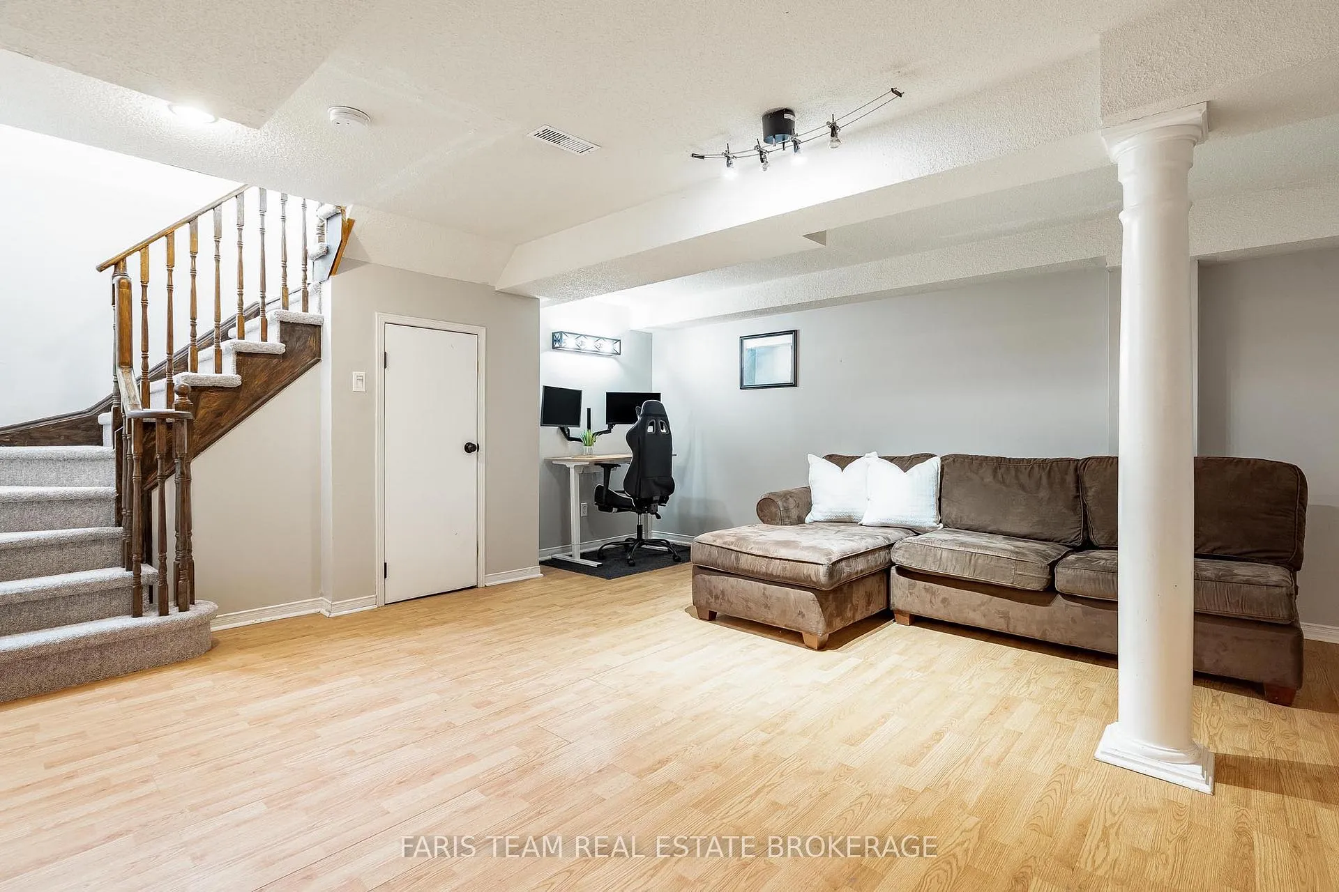 Photo 30 of 256 Ferndale Drive S, Barrie, Ardagh — HOMEH