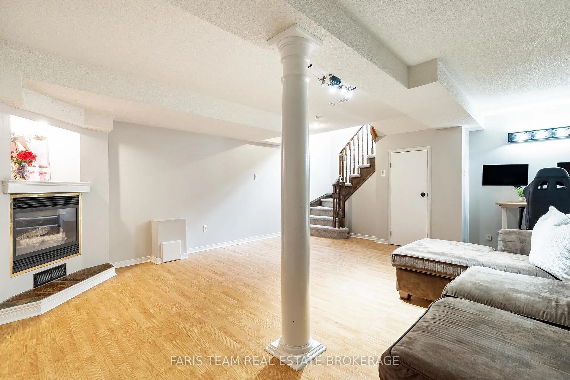 Photo 31 of 256 Ferndale Drive S, Barrie, Ardagh — HOMEH