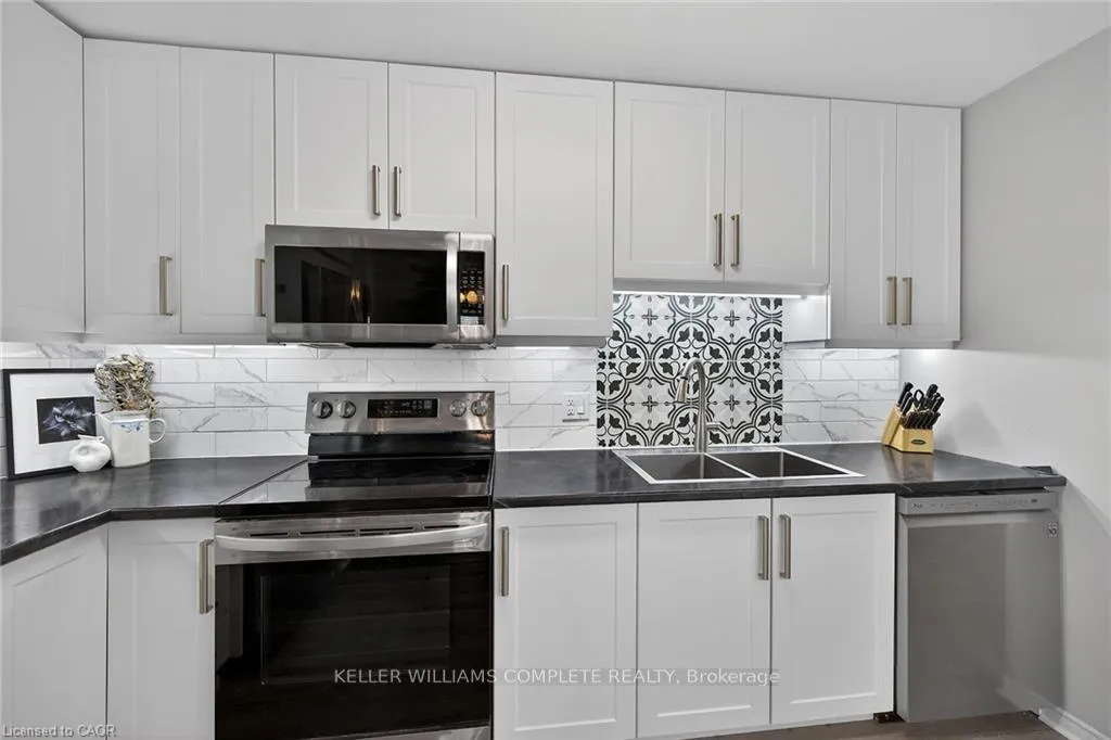 Photo 3 of Unit 208, 6 Niagara Street, Grimsby, Grimsby West — HOMEH