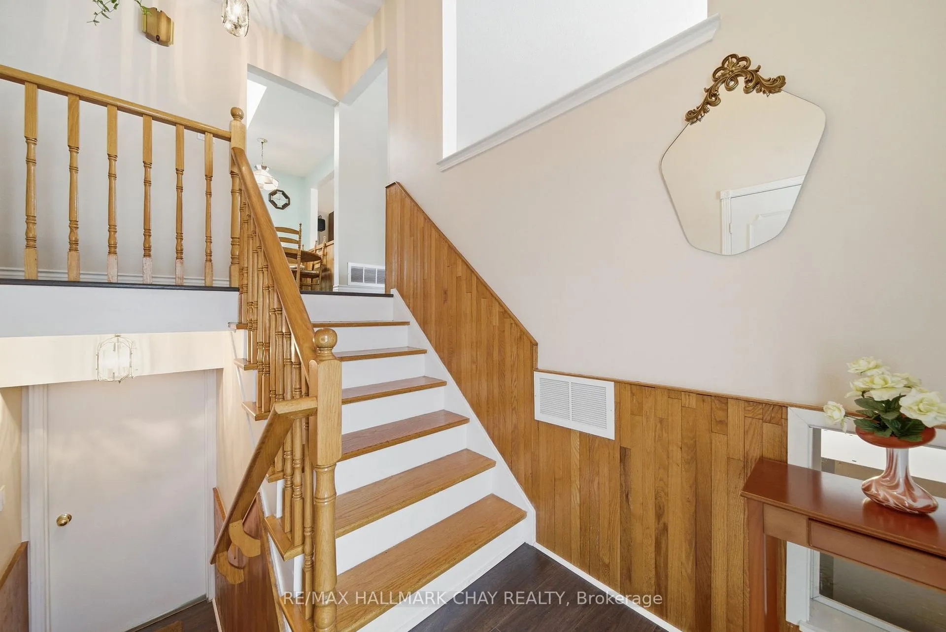 Photo 2 of 5 Austen Lane, Barrie, Letitia Heights — HOMEH