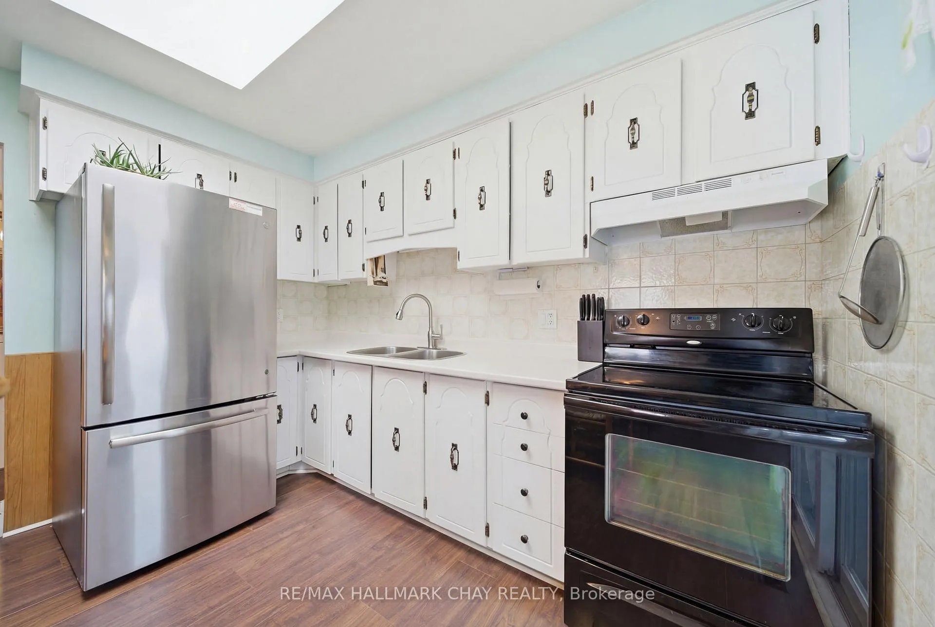 Photo 14 of 5 Austen Lane, Barrie, Letitia Heights — HOMEH
