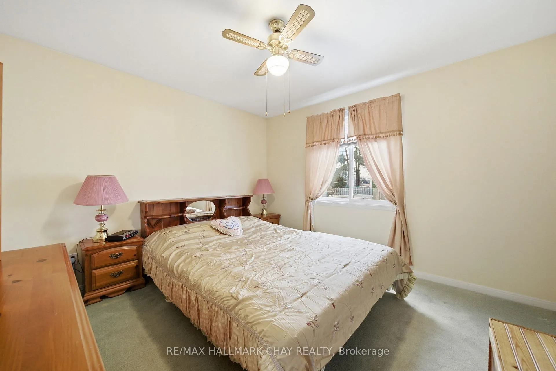 Photo 17 of 5 Austen Lane, Barrie, Letitia Heights — HOMEH