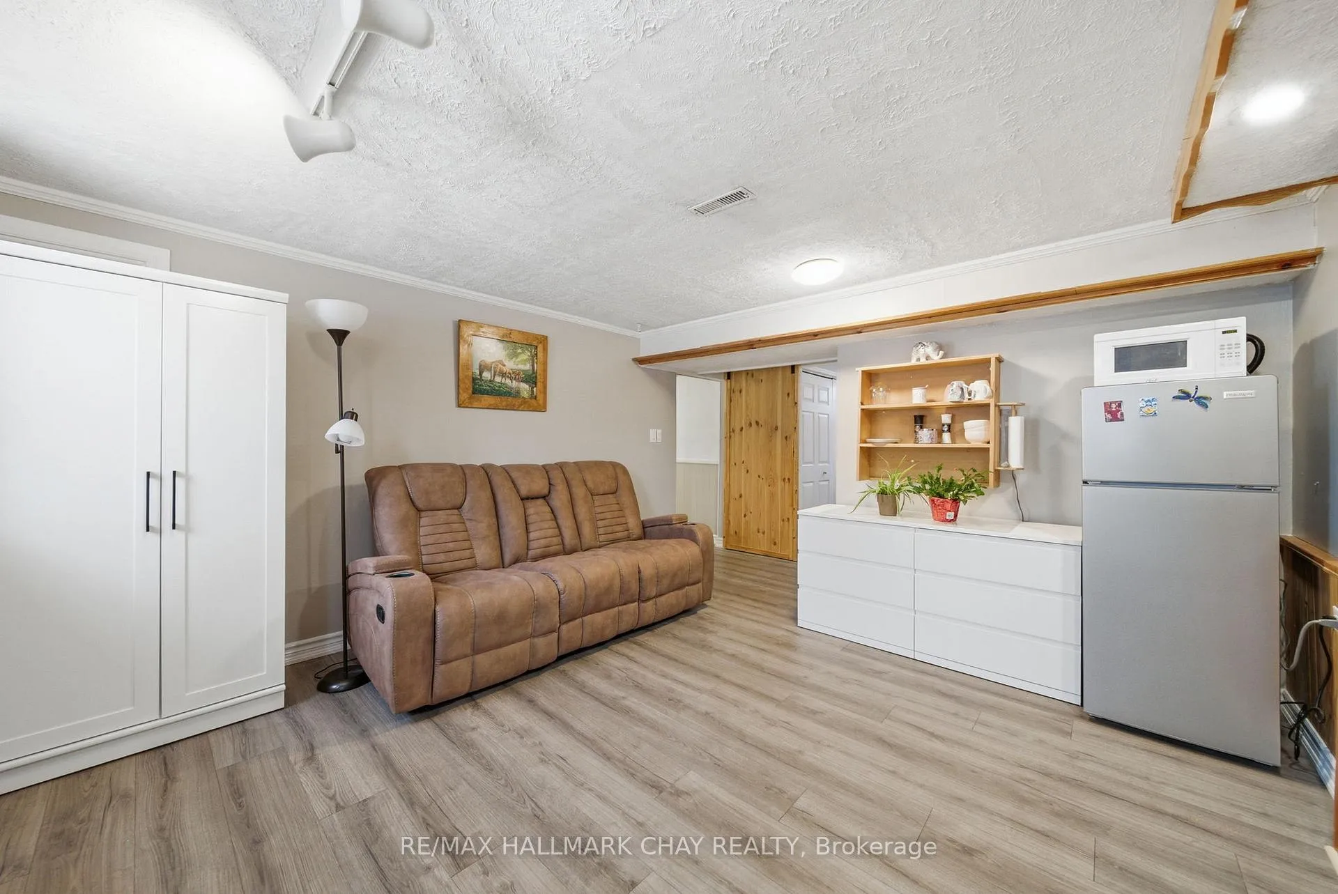 Photo 21 of 5 Austen Lane, Barrie, Letitia Heights — HOMEH