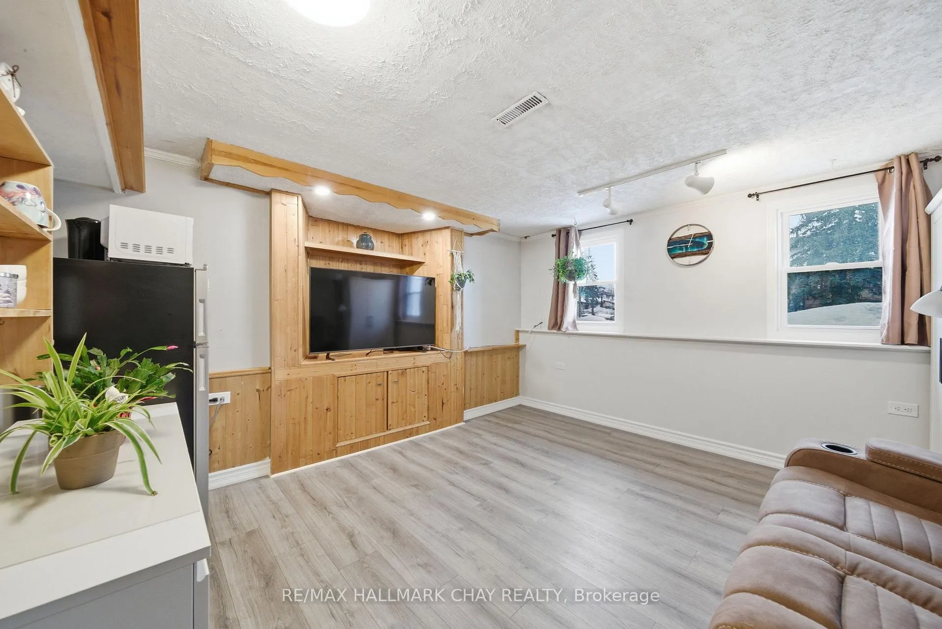 Photo 22 of 5 Austen Lane, Barrie, Letitia Heights — HOMEH
