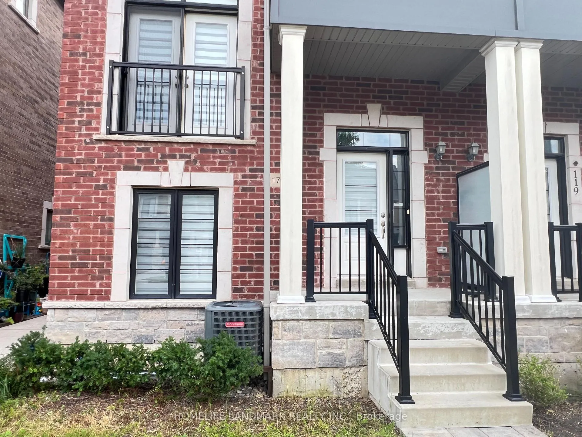 Photo 3 of 117 Lichfield Road, Markham, Unionville — HOMEH