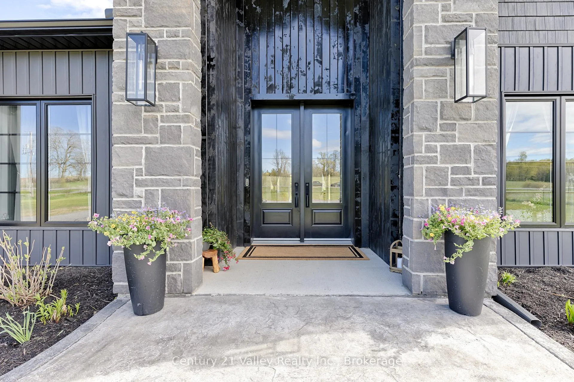 Photo 3 of 1174 Burnstown Road, McNab/Braeside, Mcnab/Braeside Twps — HOMEH