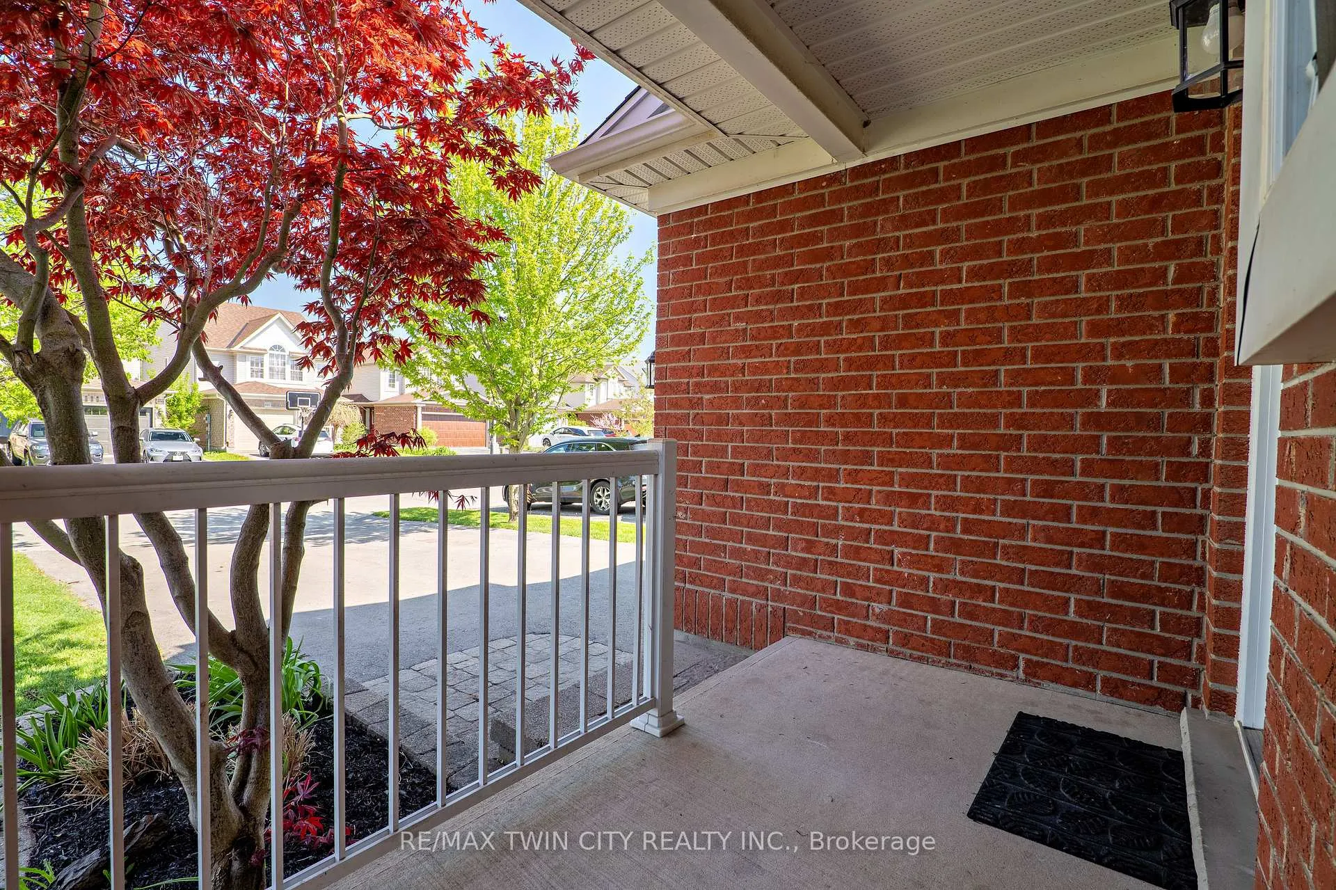 Photo 3 of 635 Bonavista Drive, Waterloo — HOMEH