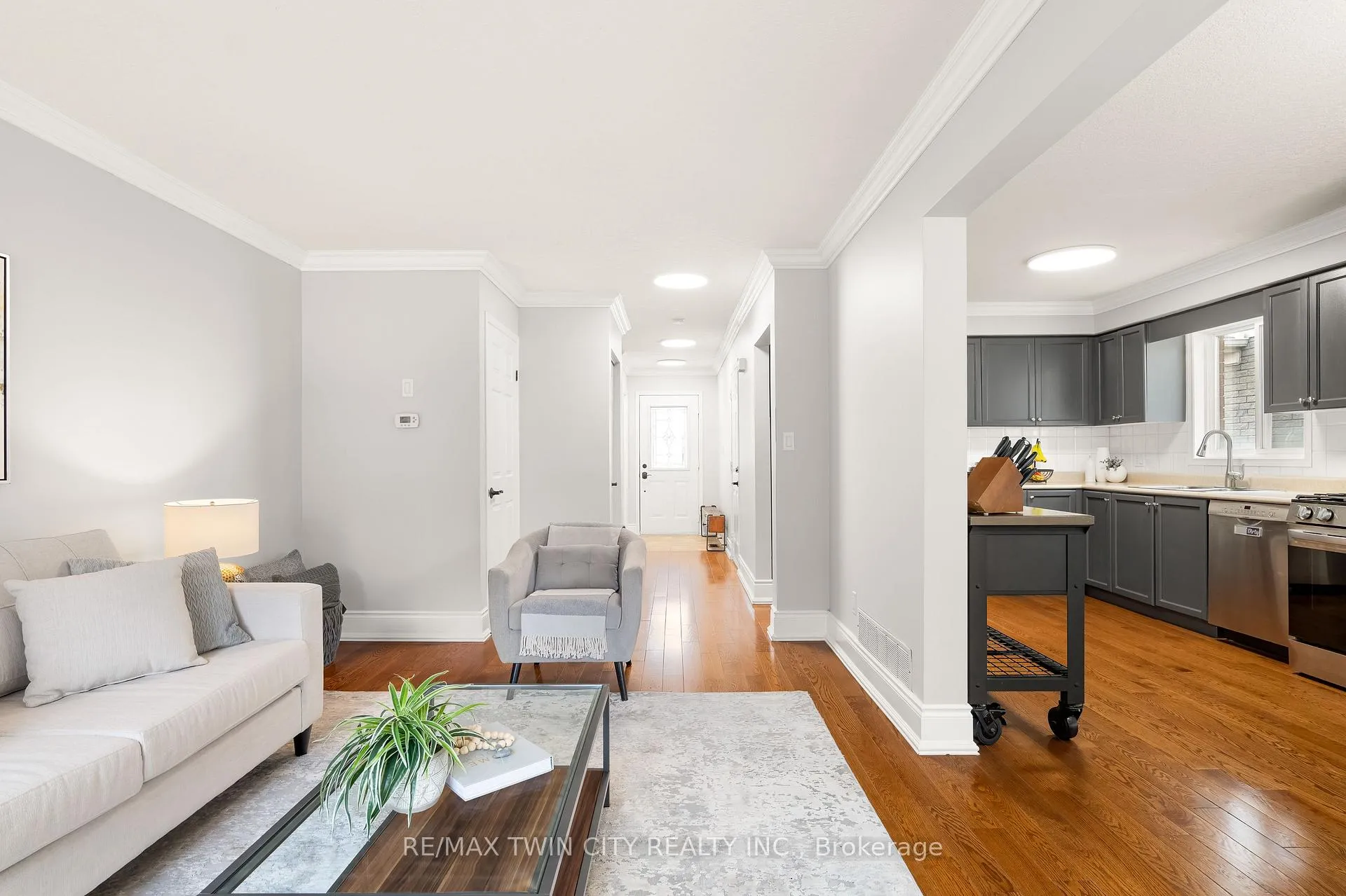 Photo 12 of 635 Bonavista Drive, Waterloo — HOMEH