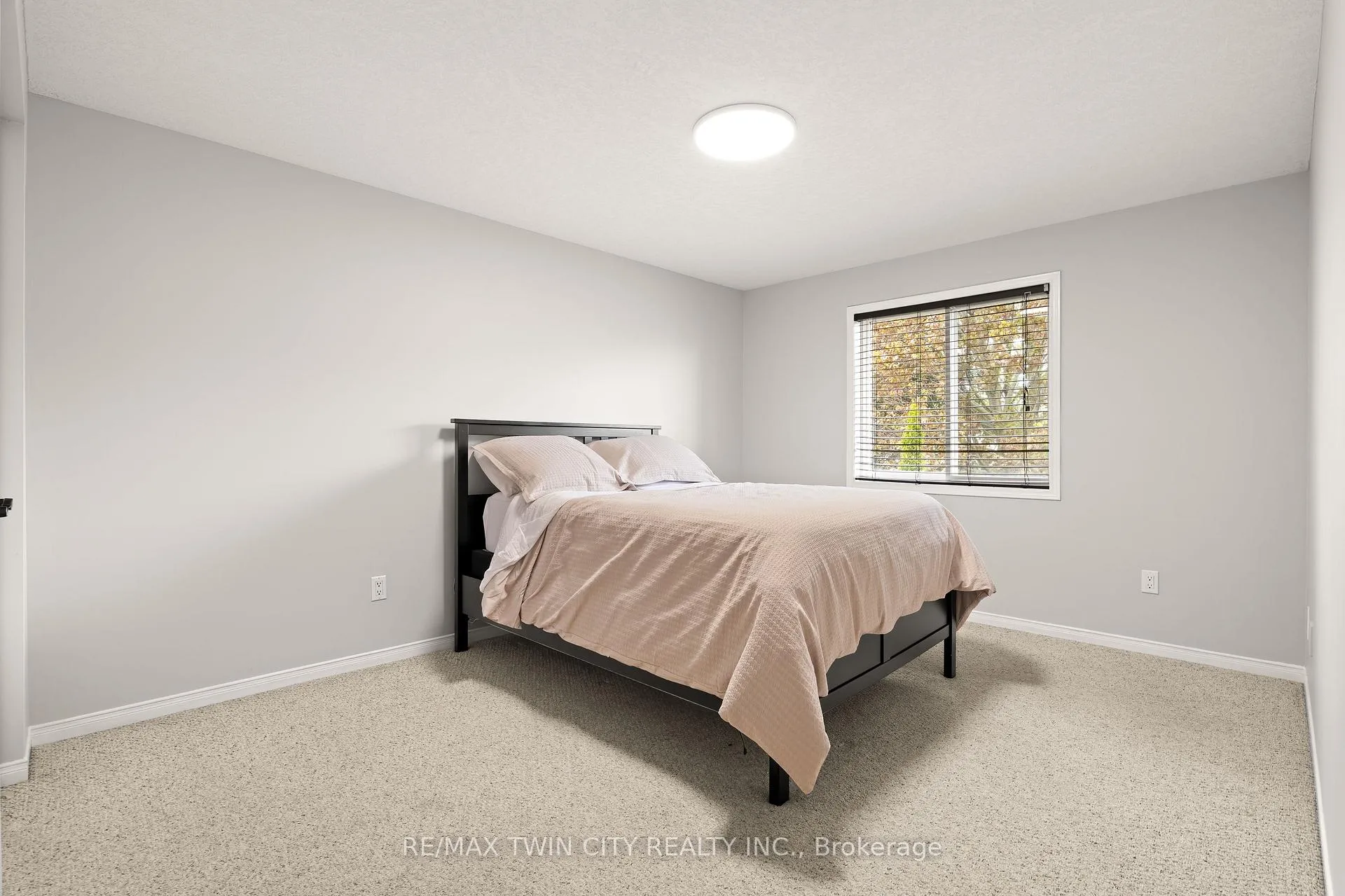 Photo 33 of 635 Bonavista Drive, Waterloo — HOMEH