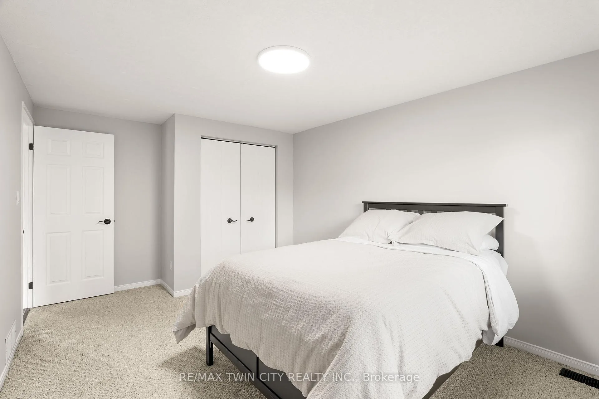 Photo 34 of 635 Bonavista Drive, Waterloo — HOMEH