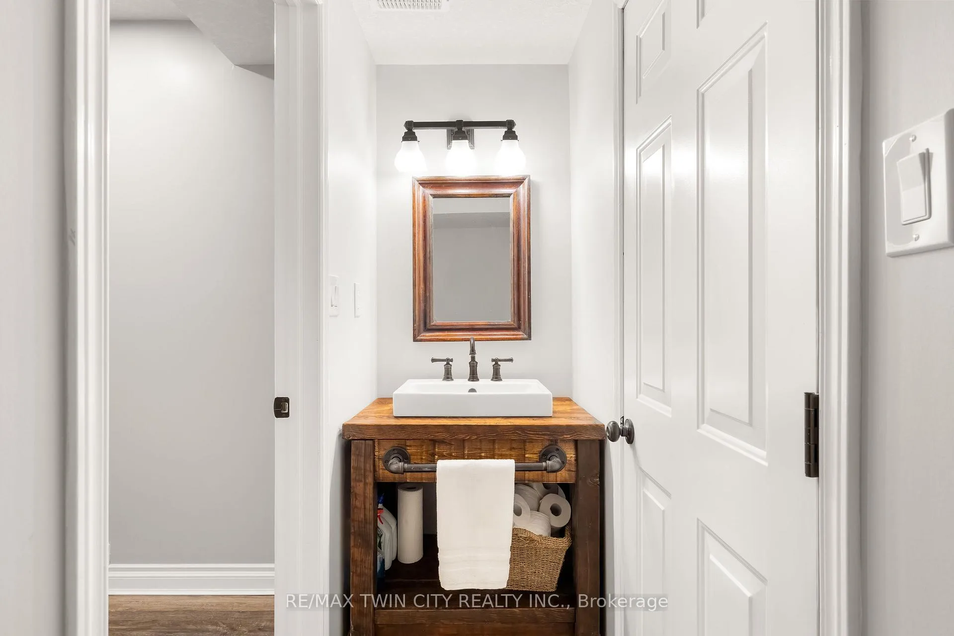 Photo 37 of 635 Bonavista Drive, Waterloo — HOMEH