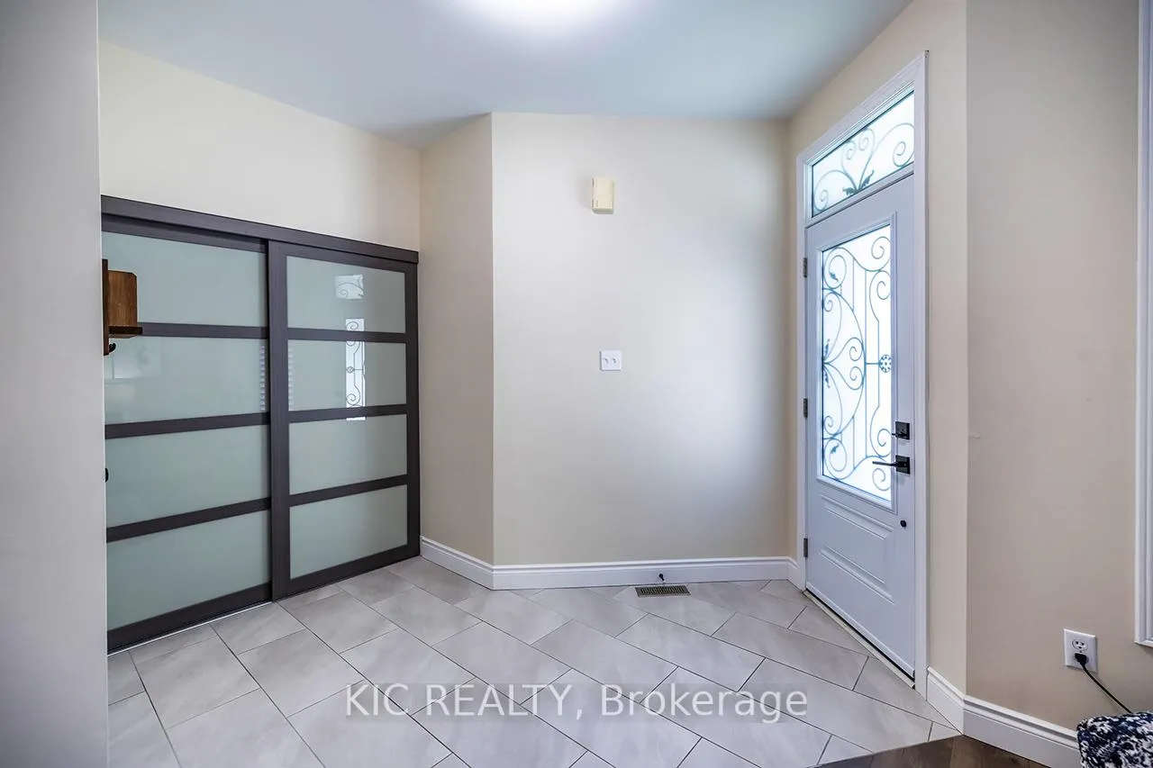 Photo 3 of 141 Waller Street, Whitby, Rolling Acres — HOMEH