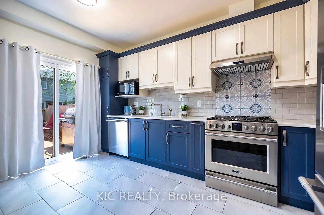 Photo 13 of 141 Waller Street, Whitby, Rolling Acres — HOMEH