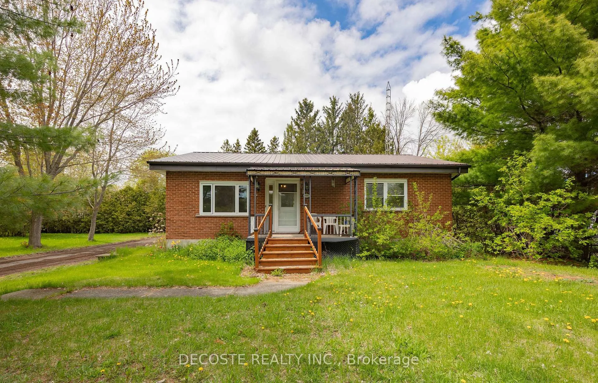 Photo 2 of 21985 Main Street, North Glengarry, North Glengarry (Lochiel) Twp — HOMEH