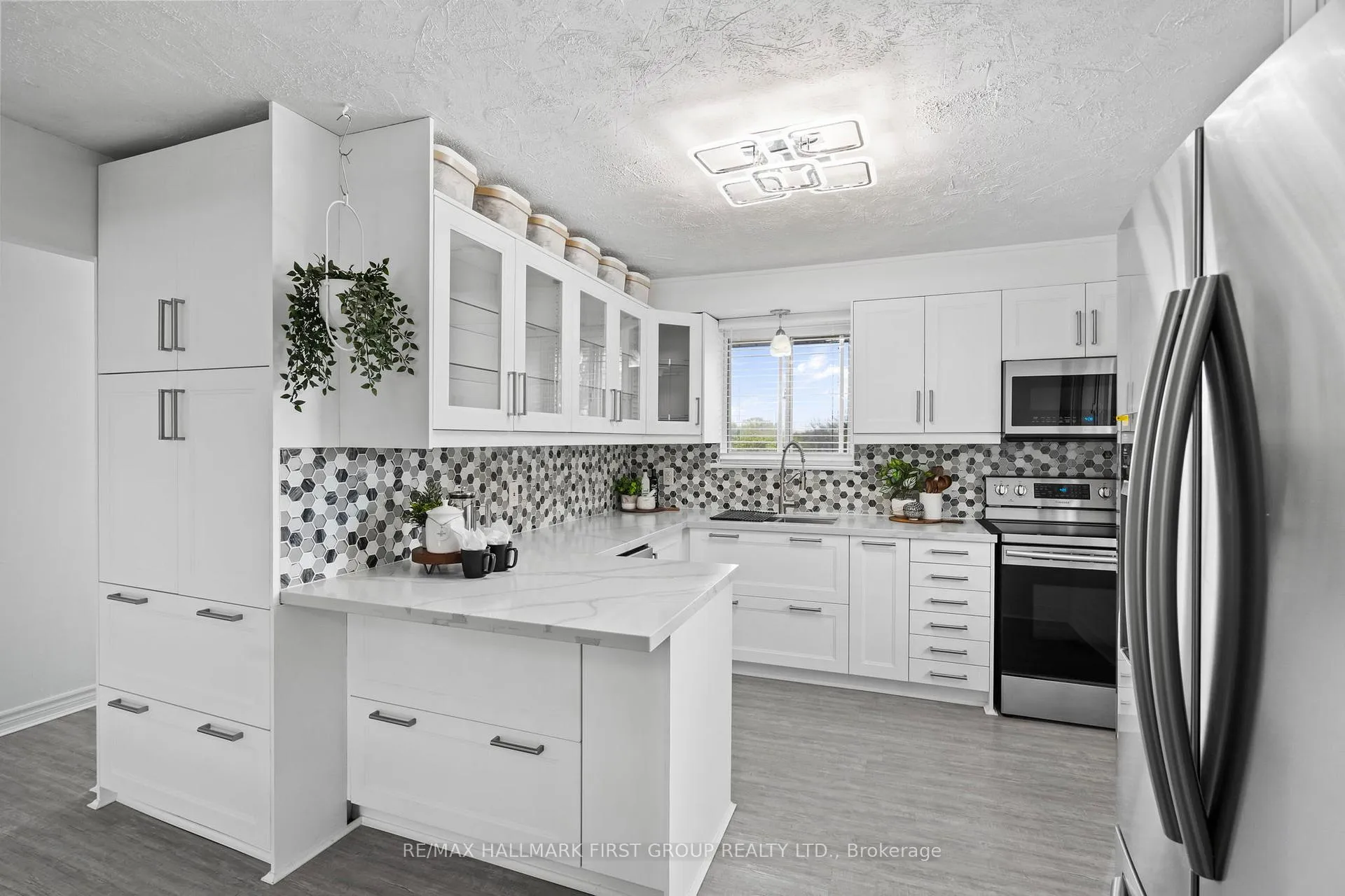 Photo 9 of 428 Dean Avenue, Oshawa, Central — HOMEH