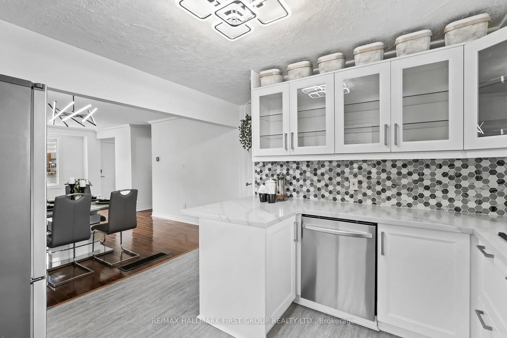 Photo 11 of 428 Dean Avenue, Oshawa, Central — HOMEH