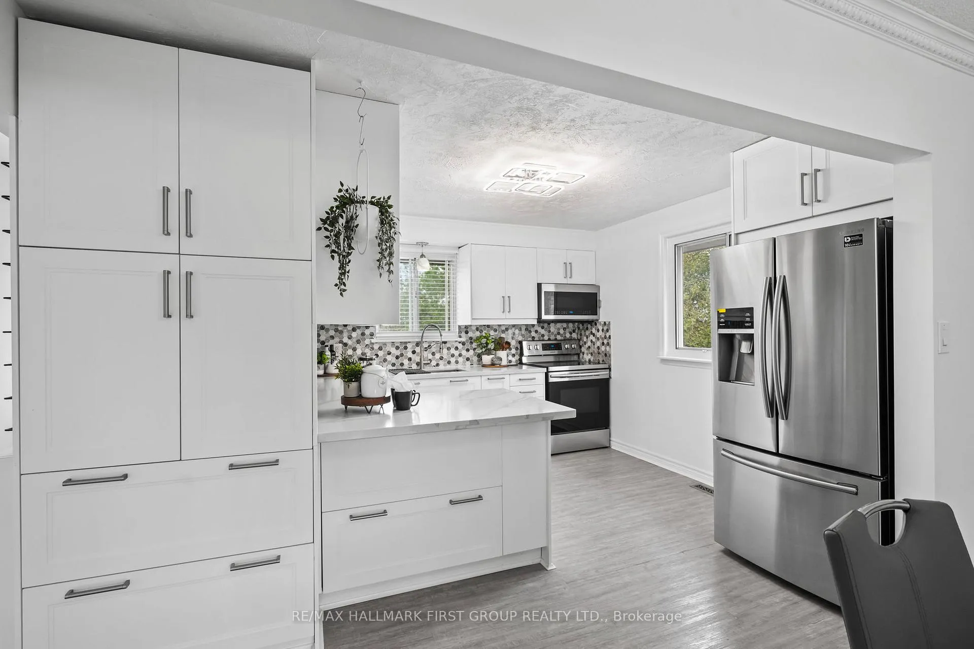 Photo 13 of 428 Dean Avenue, Oshawa, Central — HOMEH