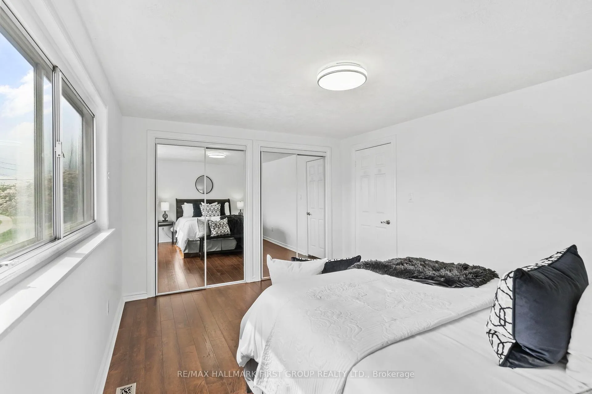 Photo 18 of 428 Dean Avenue, Oshawa, Central — HOMEH