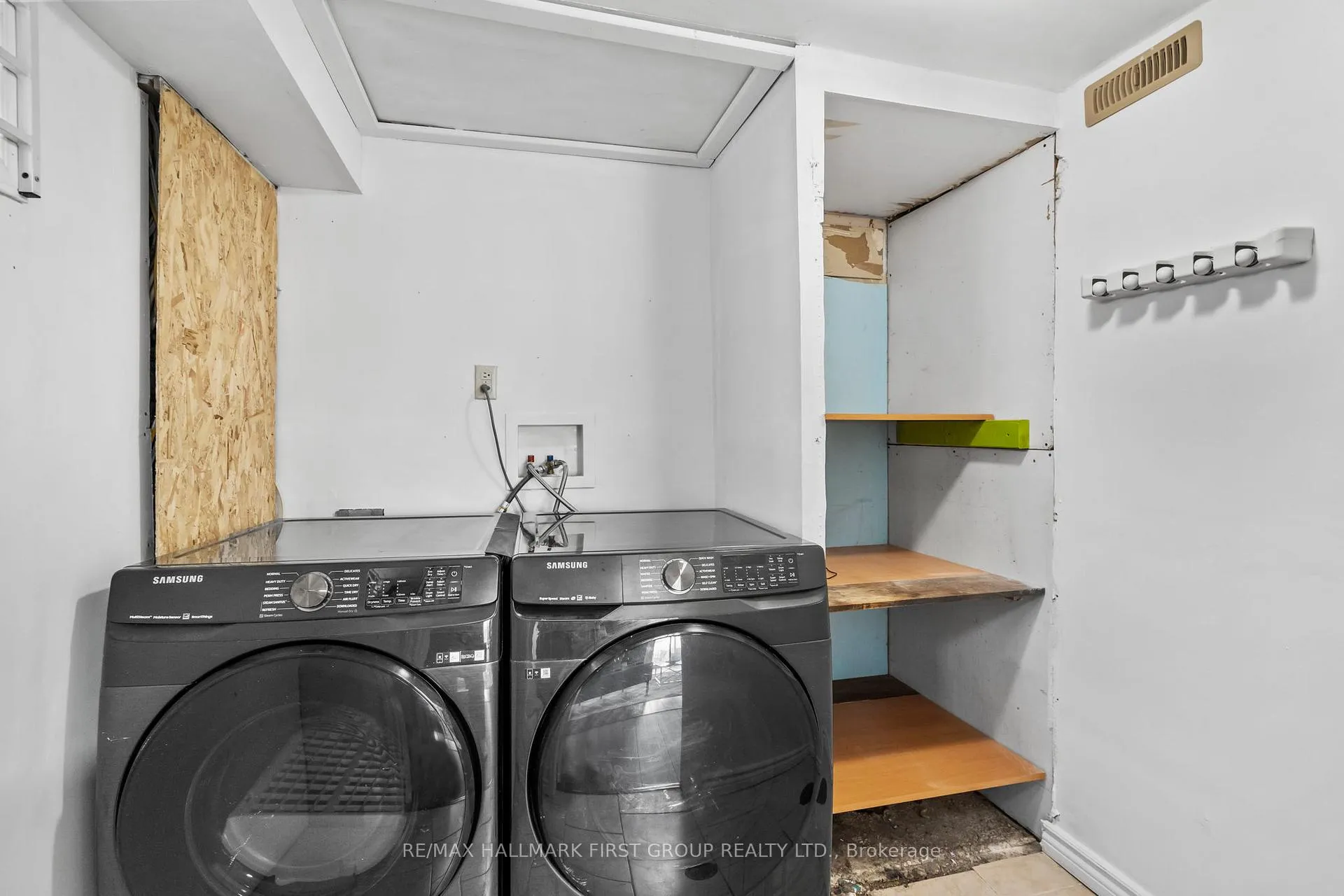 Photo 34 of 428 Dean Avenue, Oshawa, Central — HOMEH