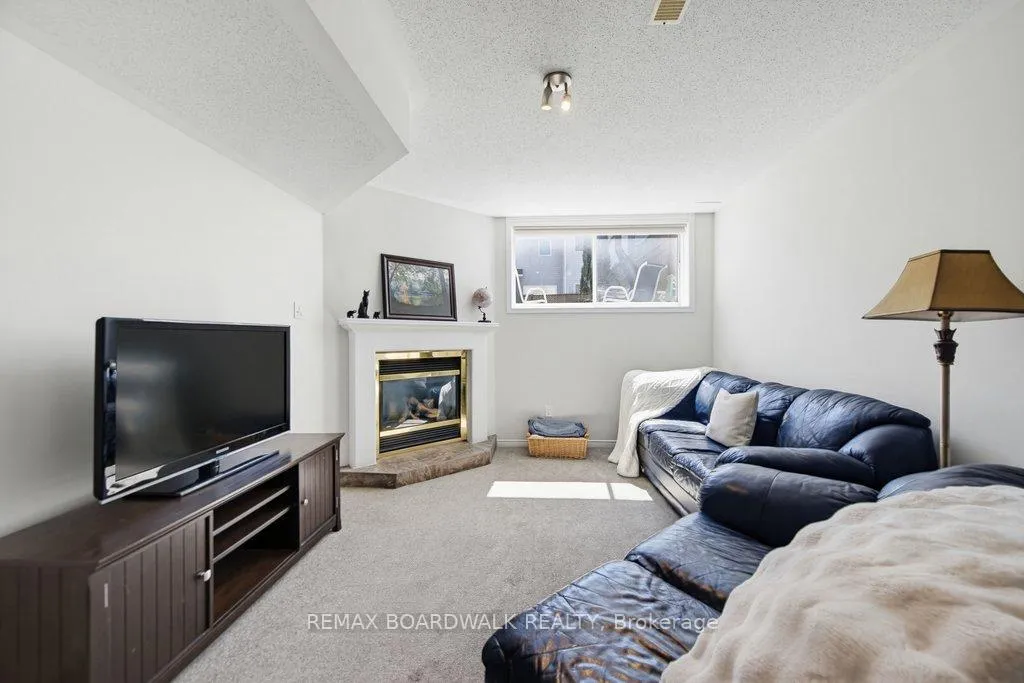 Photo 37 of 10 Valemont Street, Ottawa, Barrhaven East — HOMEH