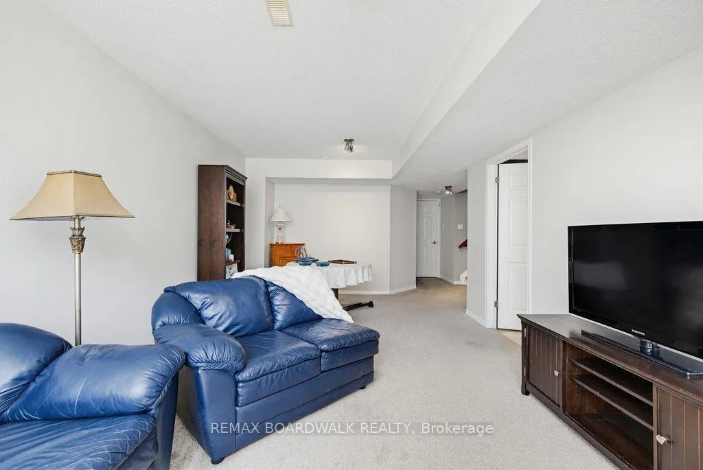 Photo 38 of 10 Valemont Street, Ottawa, Barrhaven East — HOMEH