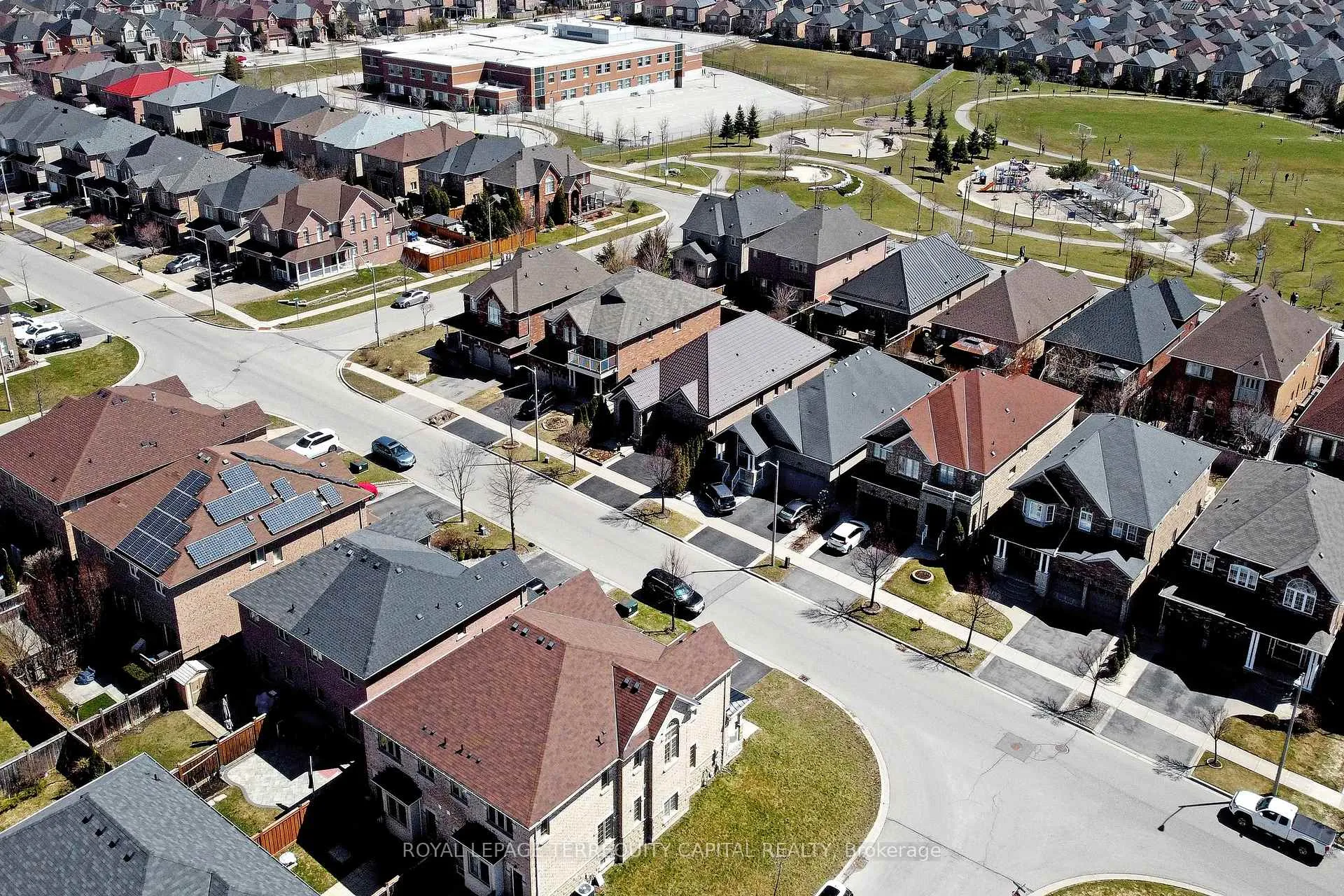 Photo 2 of 70 Lealinds Road, Vaughan, Patterson — HOMEH