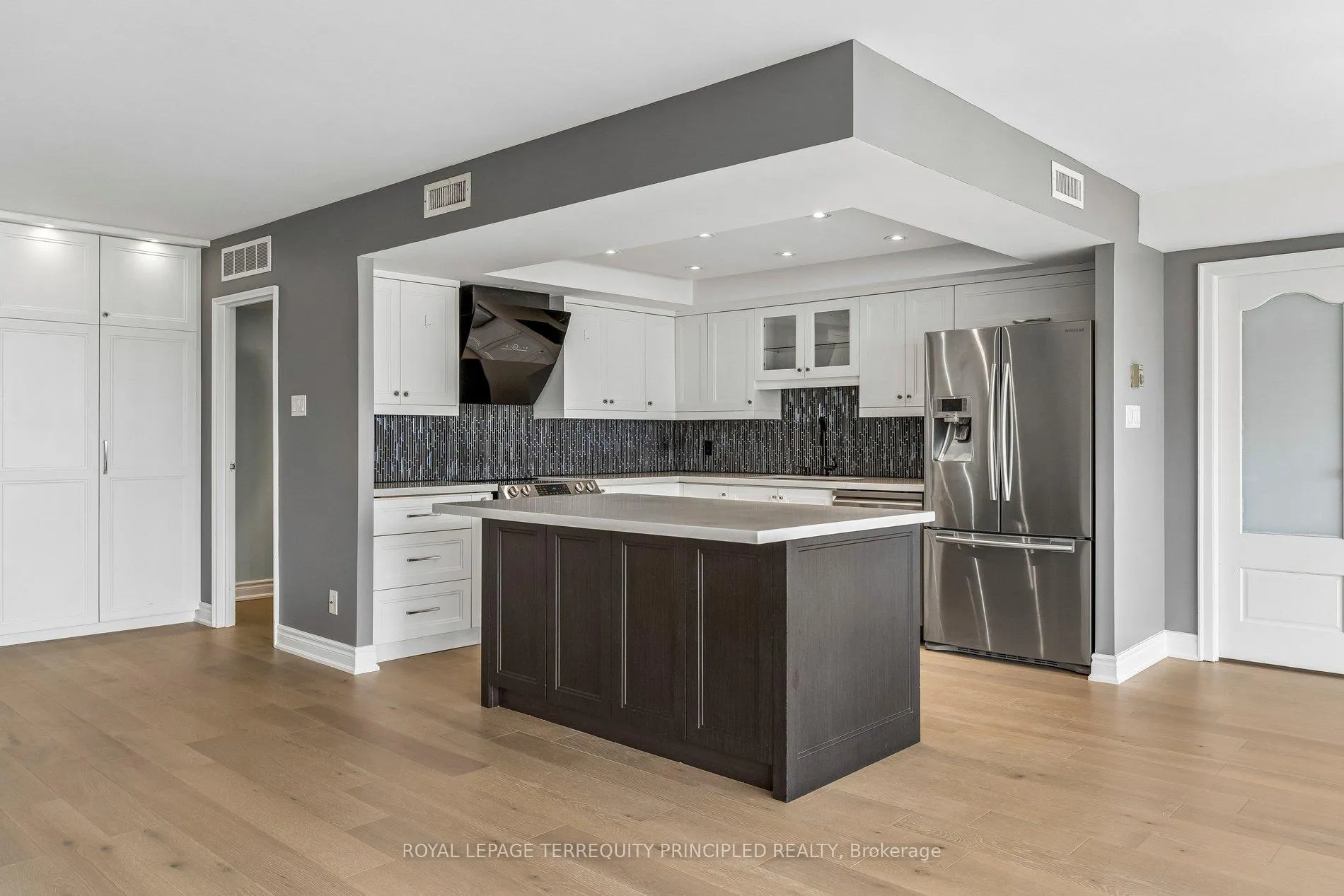 Photo 7 of Unit 3413, 55 Harbour Square, Toronto, Waterfront Communities — HOMEH
