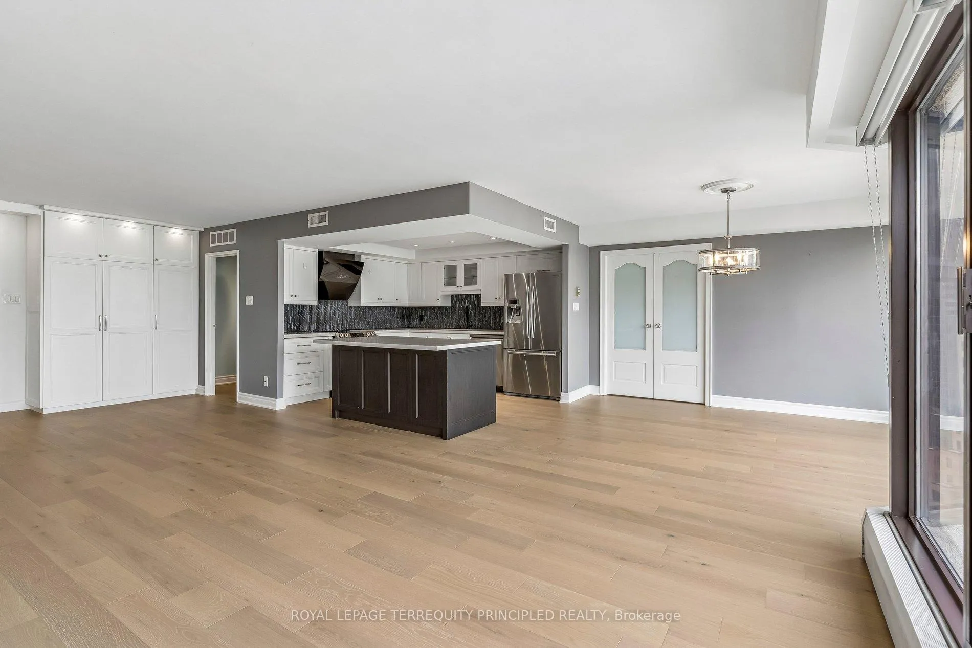 Photo 8 of Unit 3413, 55 Harbour Square, Toronto, Waterfront Communities — HOMEH