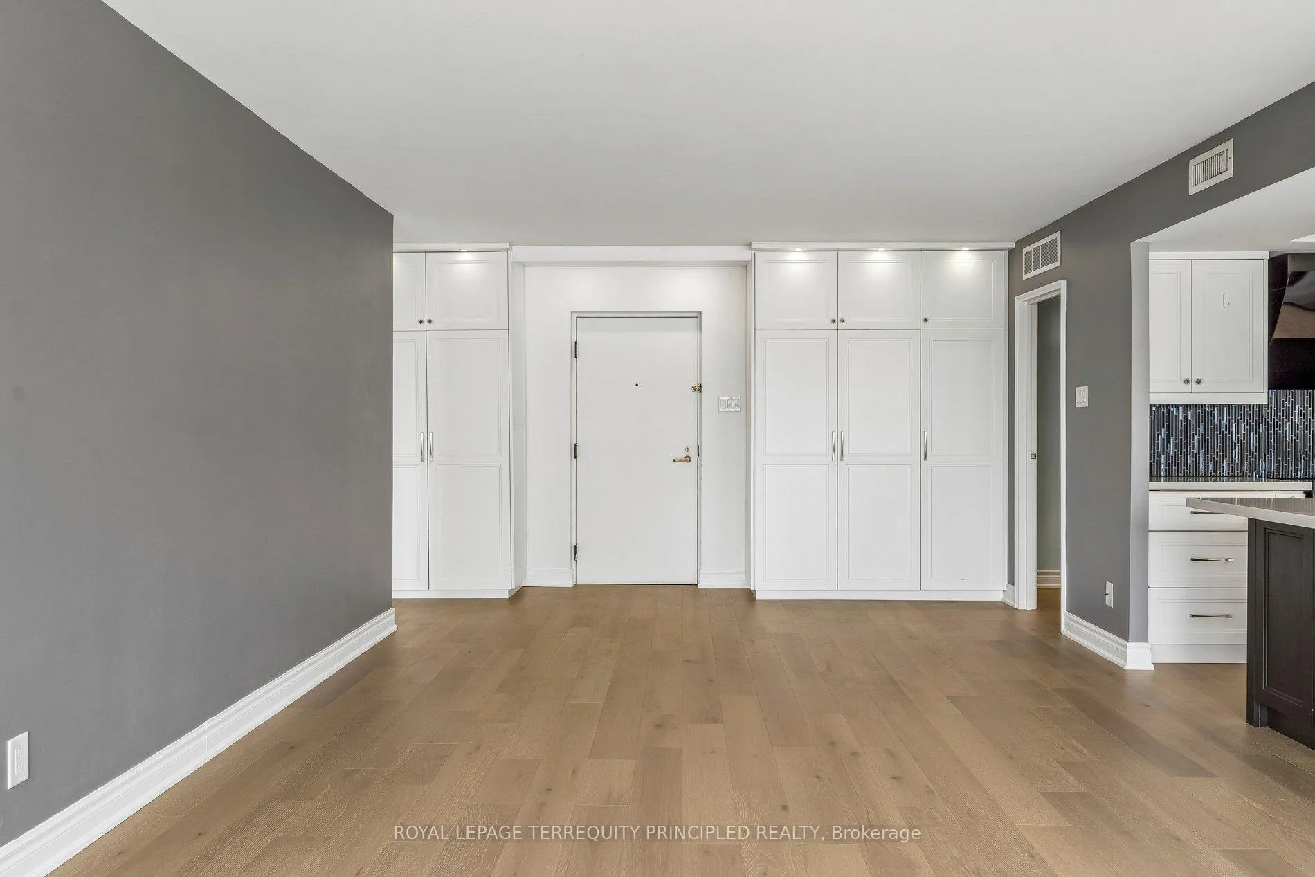 Photo 9 of Unit 3413, 55 Harbour Square, Toronto, Waterfront Communities — HOMEH