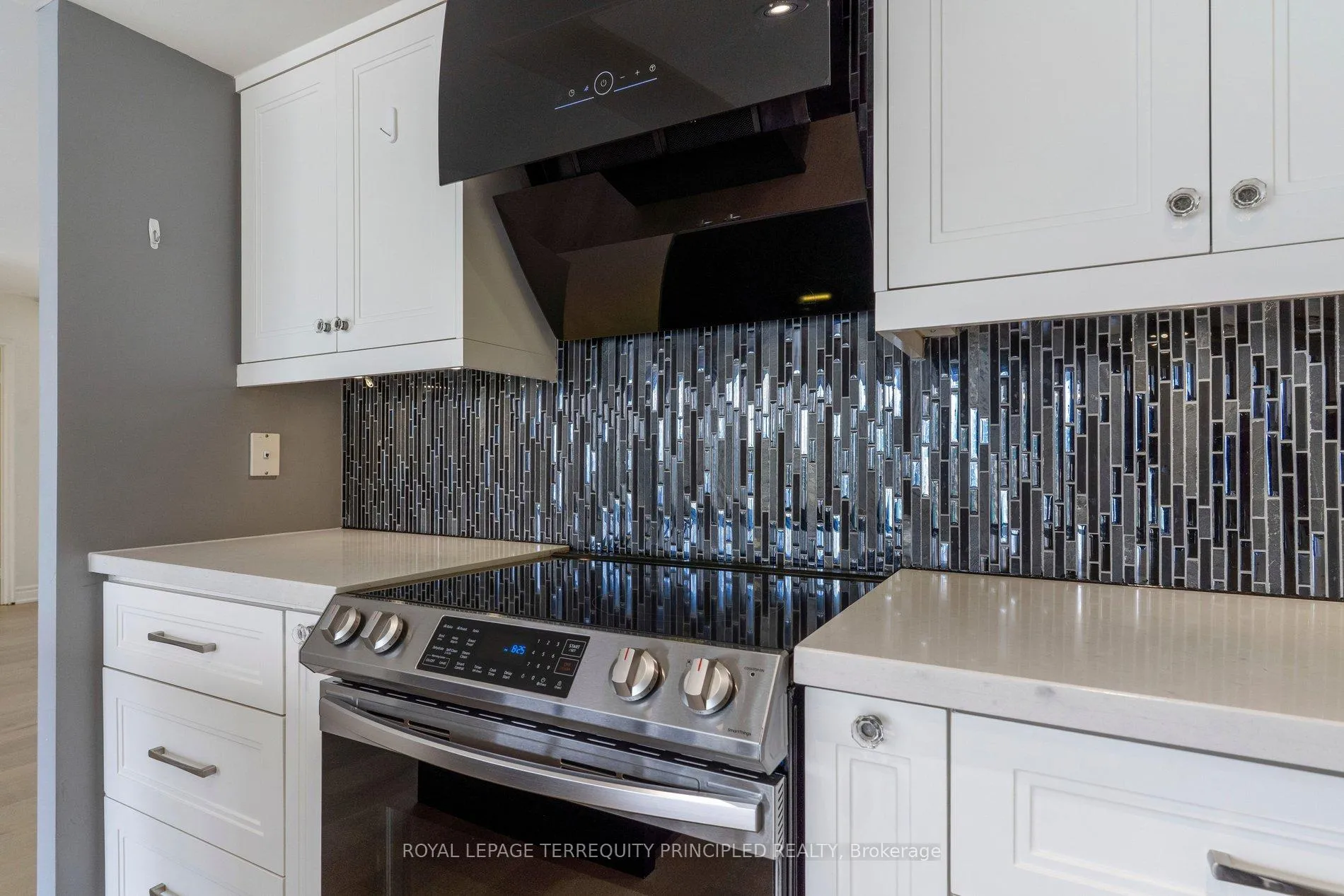 Photo 11 of Unit 3413, 55 Harbour Square, Toronto, Waterfront Communities — HOMEH