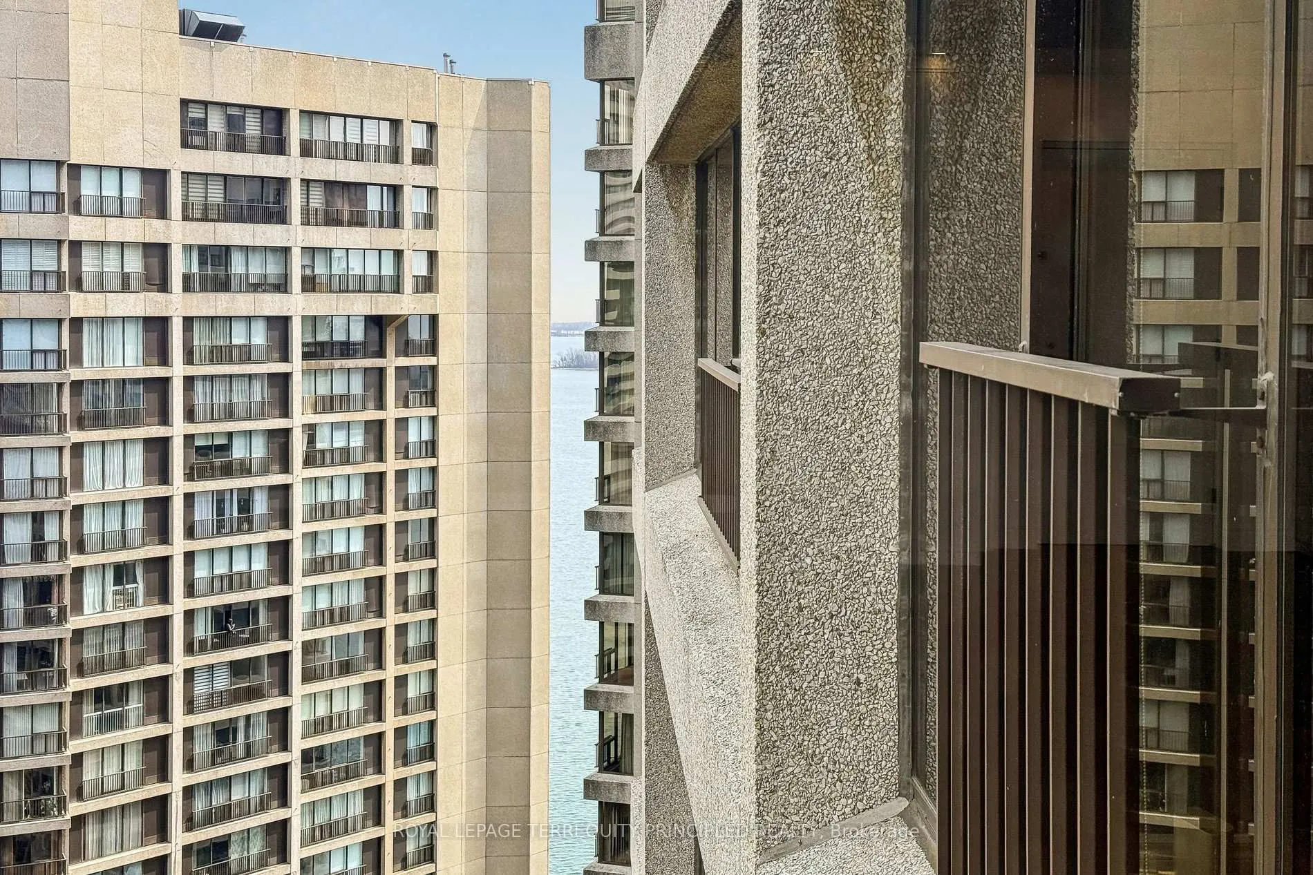 Photo 26 of Unit 3413, 55 Harbour Square, Toronto, Waterfront Communities — HOMEH