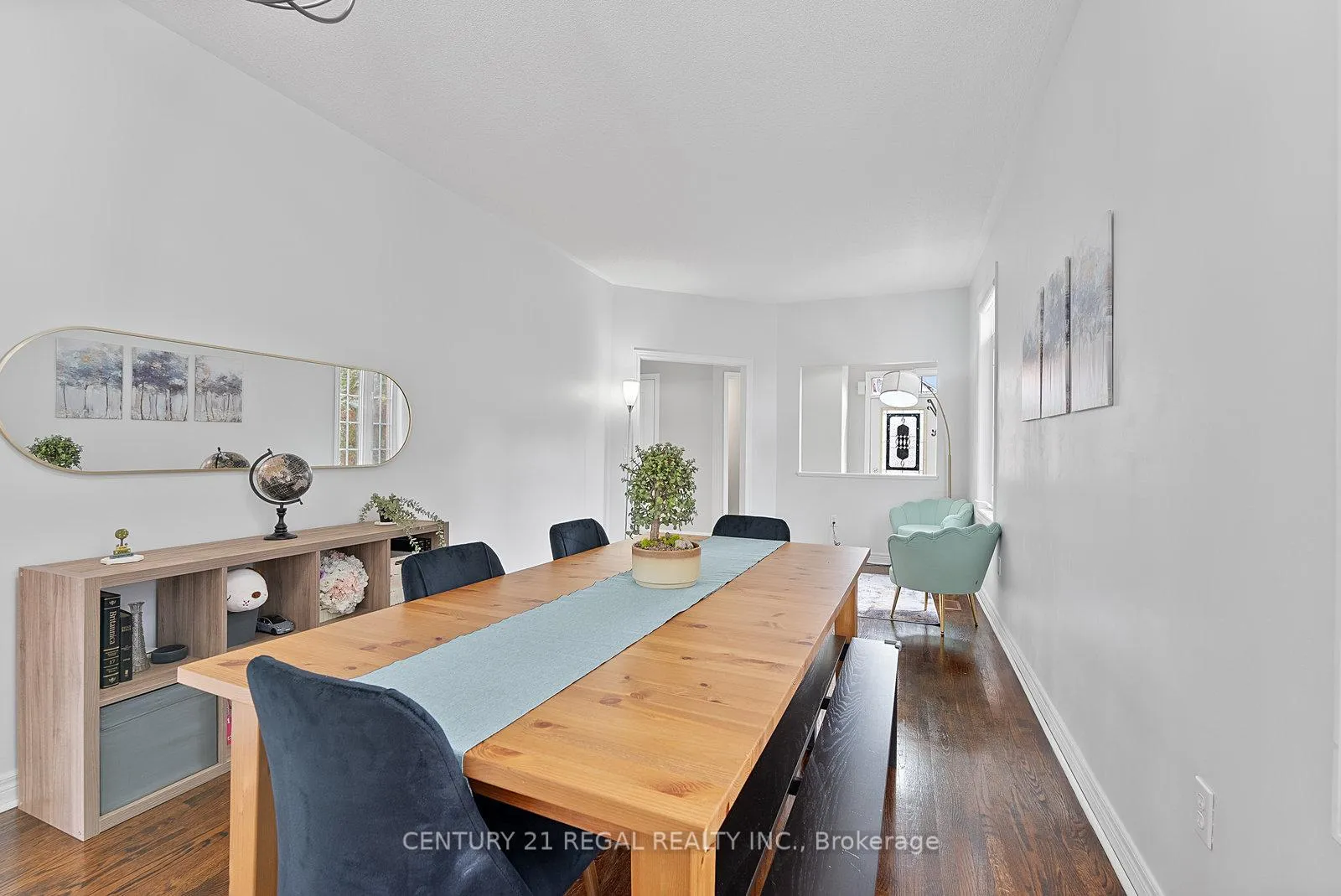 Photo 3 of 42 Ballymore Drive, Aurora, Bayview Wellington — HOMEH