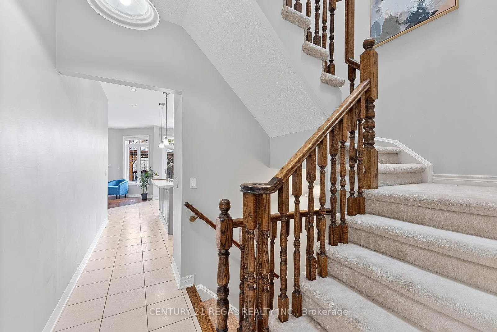 Photo 5 of 42 Ballymore Drive, Aurora, Bayview Wellington — HOMEH