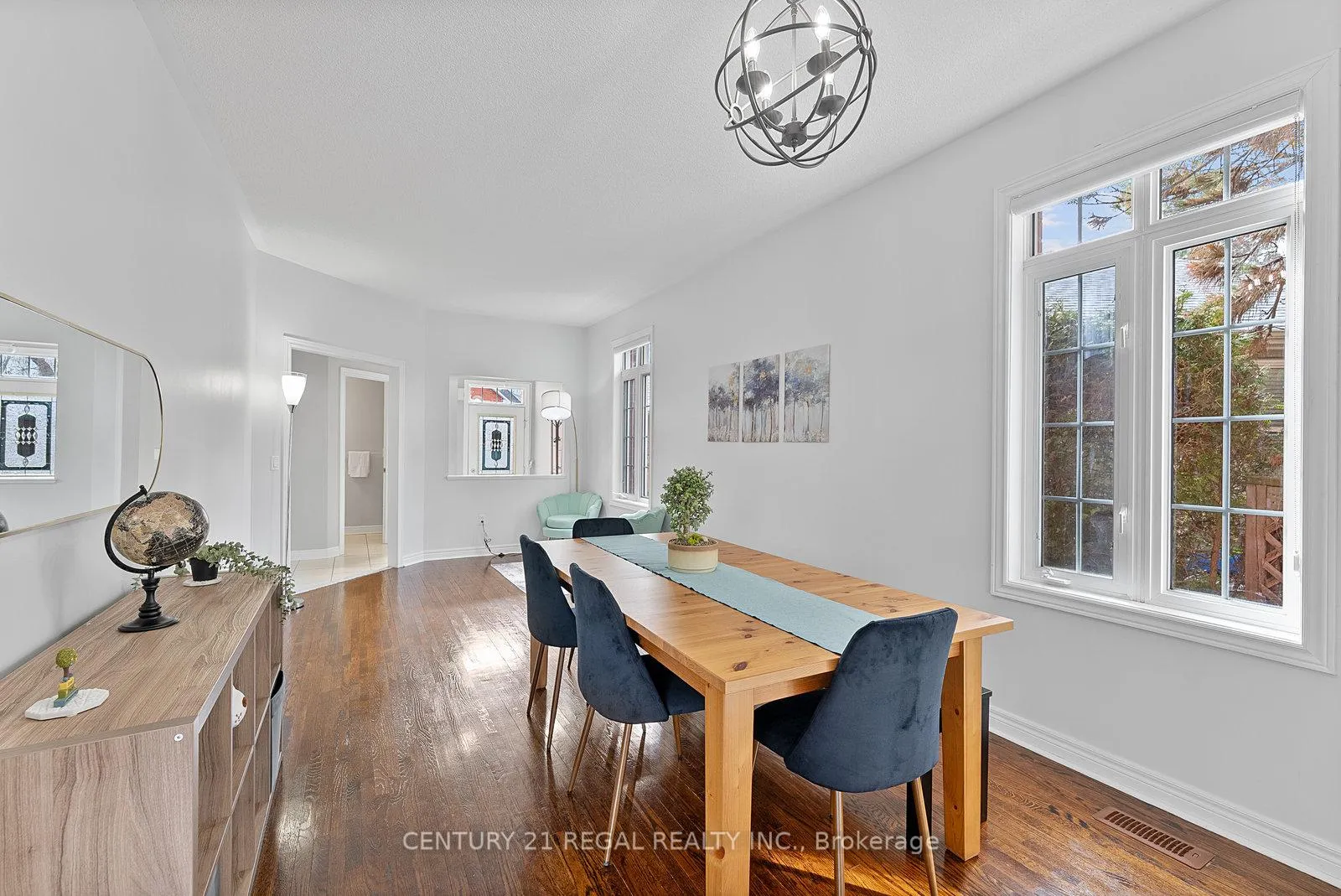Photo 12 of 42 Ballymore Drive, Aurora, Bayview Wellington — HOMEH
