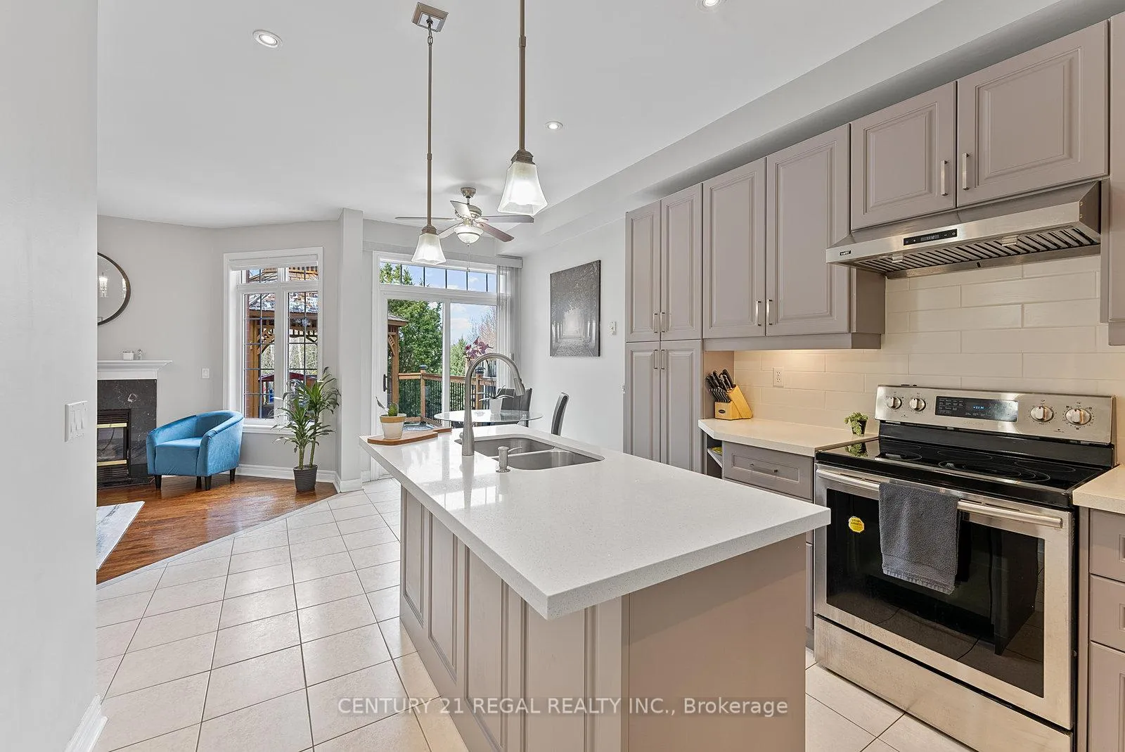 Photo 13 of 42 Ballymore Drive, Aurora, Bayview Wellington — HOMEH