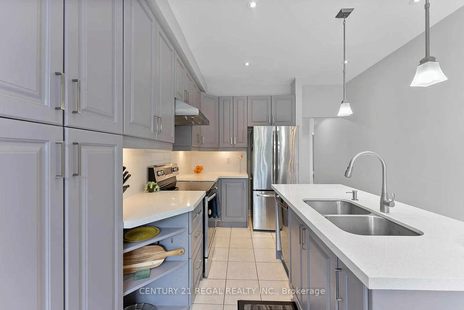 Photo 15 of 42 Ballymore Drive, Aurora, Bayview Wellington — HOMEH