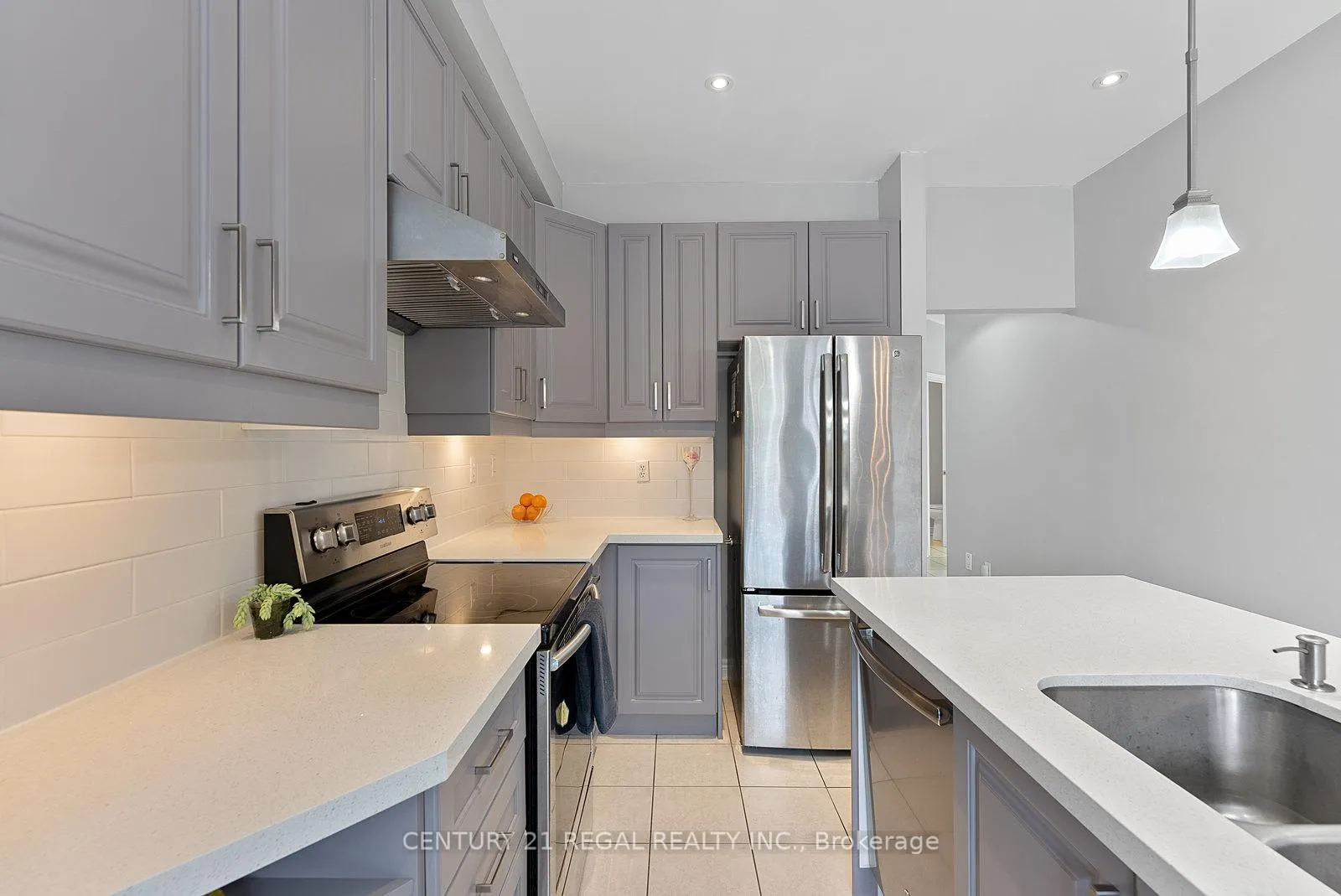 Photo 16 of 42 Ballymore Drive, Aurora, Bayview Wellington — HOMEH