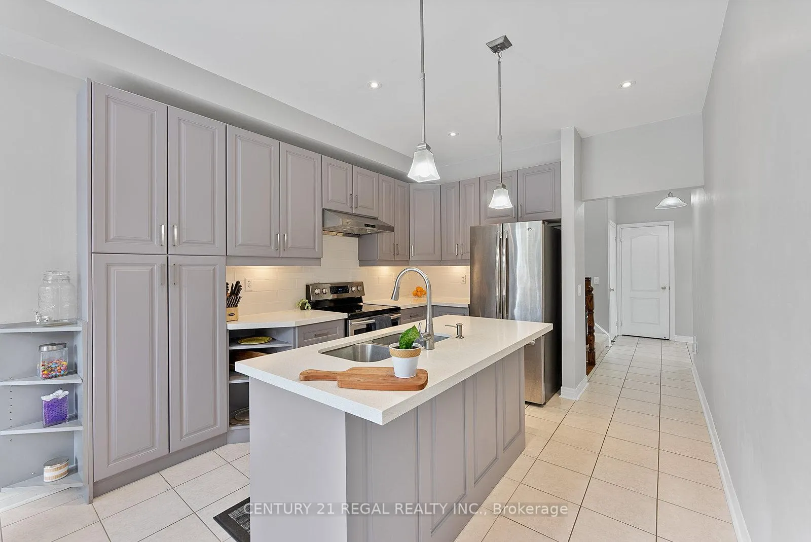 Photo 17 of 42 Ballymore Drive, Aurora, Bayview Wellington — HOMEH