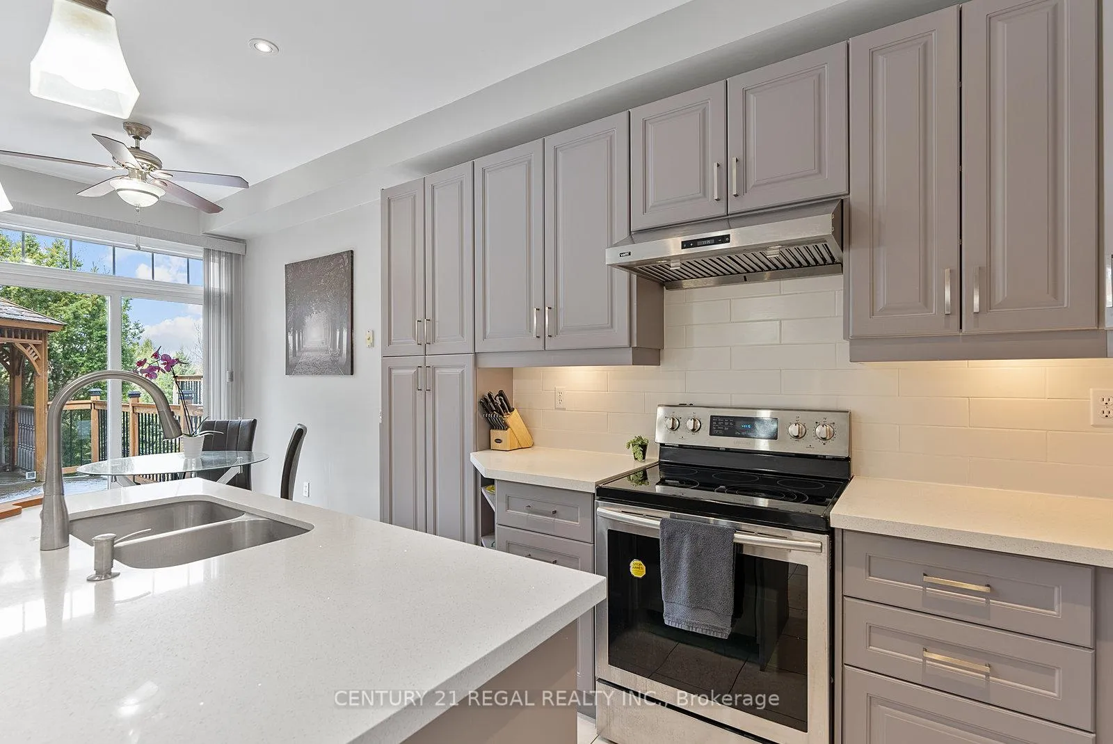 Photo 20 of 42 Ballymore Drive, Aurora, Bayview Wellington — HOMEH