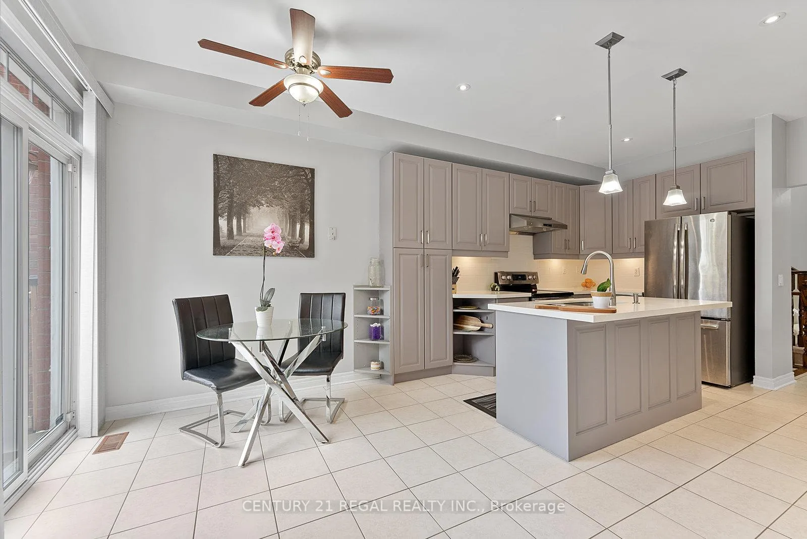 Photo 23 of 42 Ballymore Drive, Aurora, Bayview Wellington — HOMEH