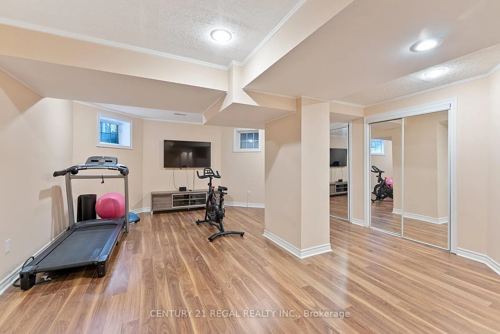 Photo 45 of 42 Ballymore Drive, Aurora, Bayview Wellington — HOMEH